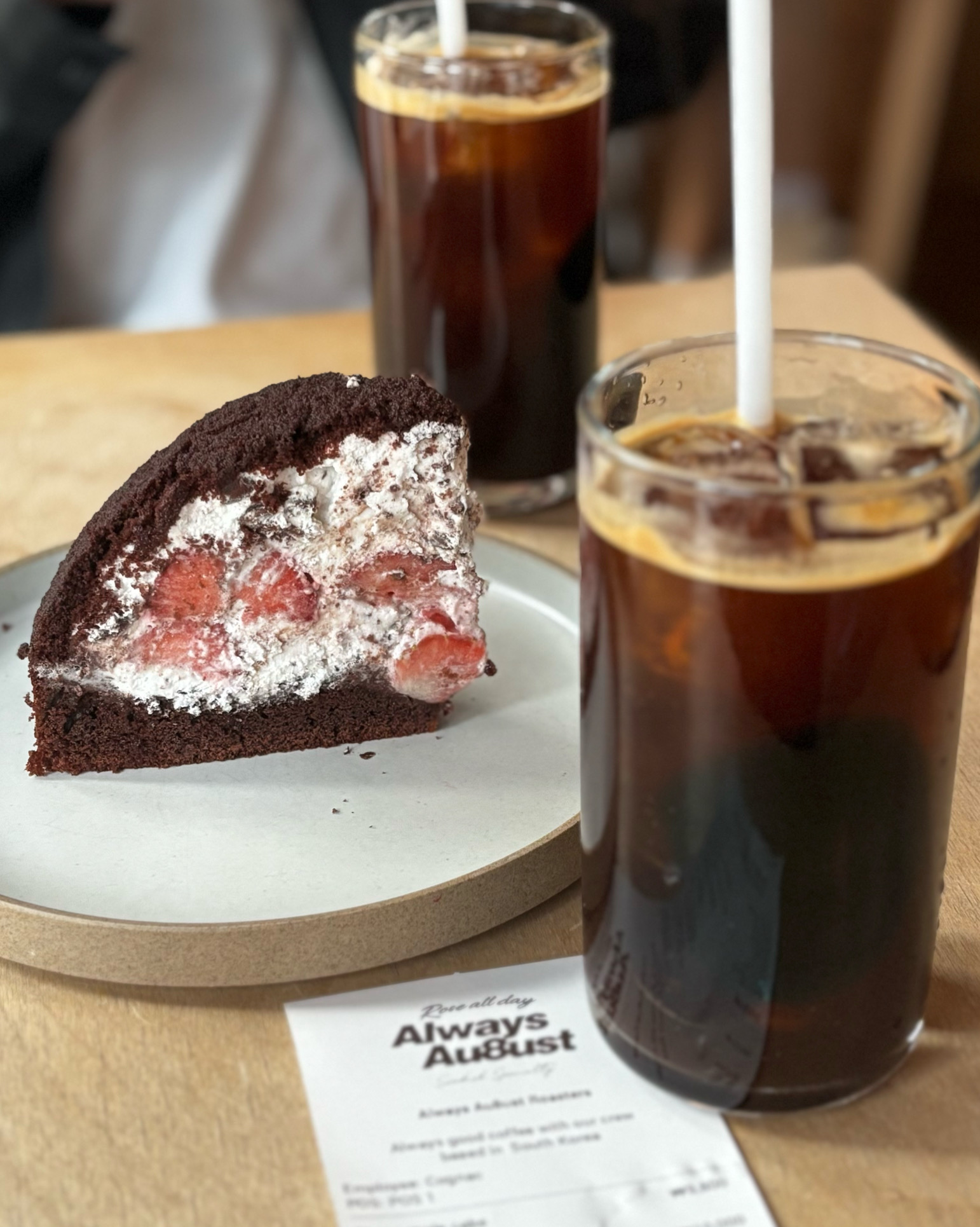 딸기철 끝나면 코코넛케이크 사라질까봐 호다닥 또또또재방문 !! - 망원동 맛집 올웨이즈어거스트로스터스