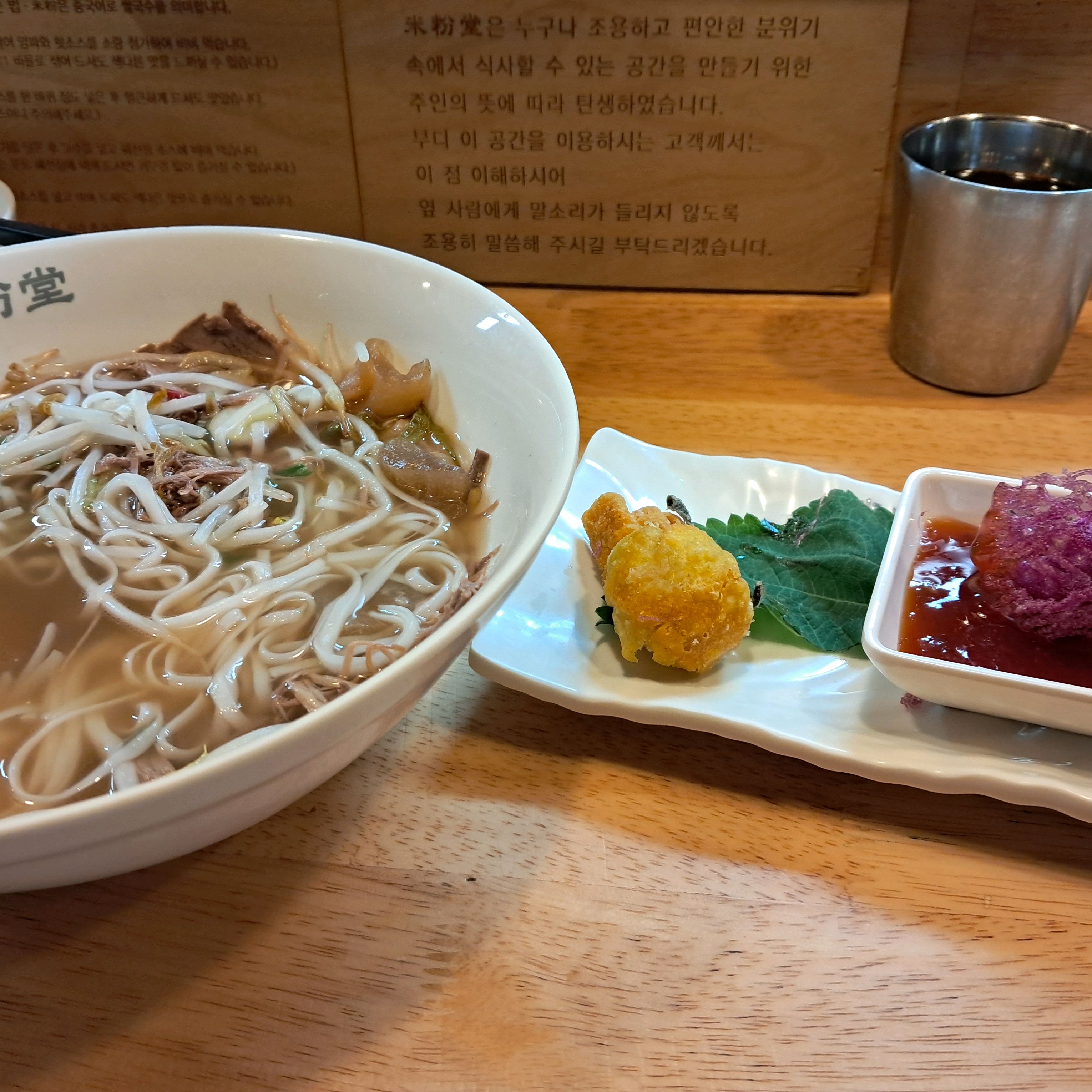 사진이 정말 이쁘게 안나왔어요ㅋㅋㅋㅋㅋㅋㅋ 직원분도 친절하시고 분짜 쌀국수 너무 맛있어요!