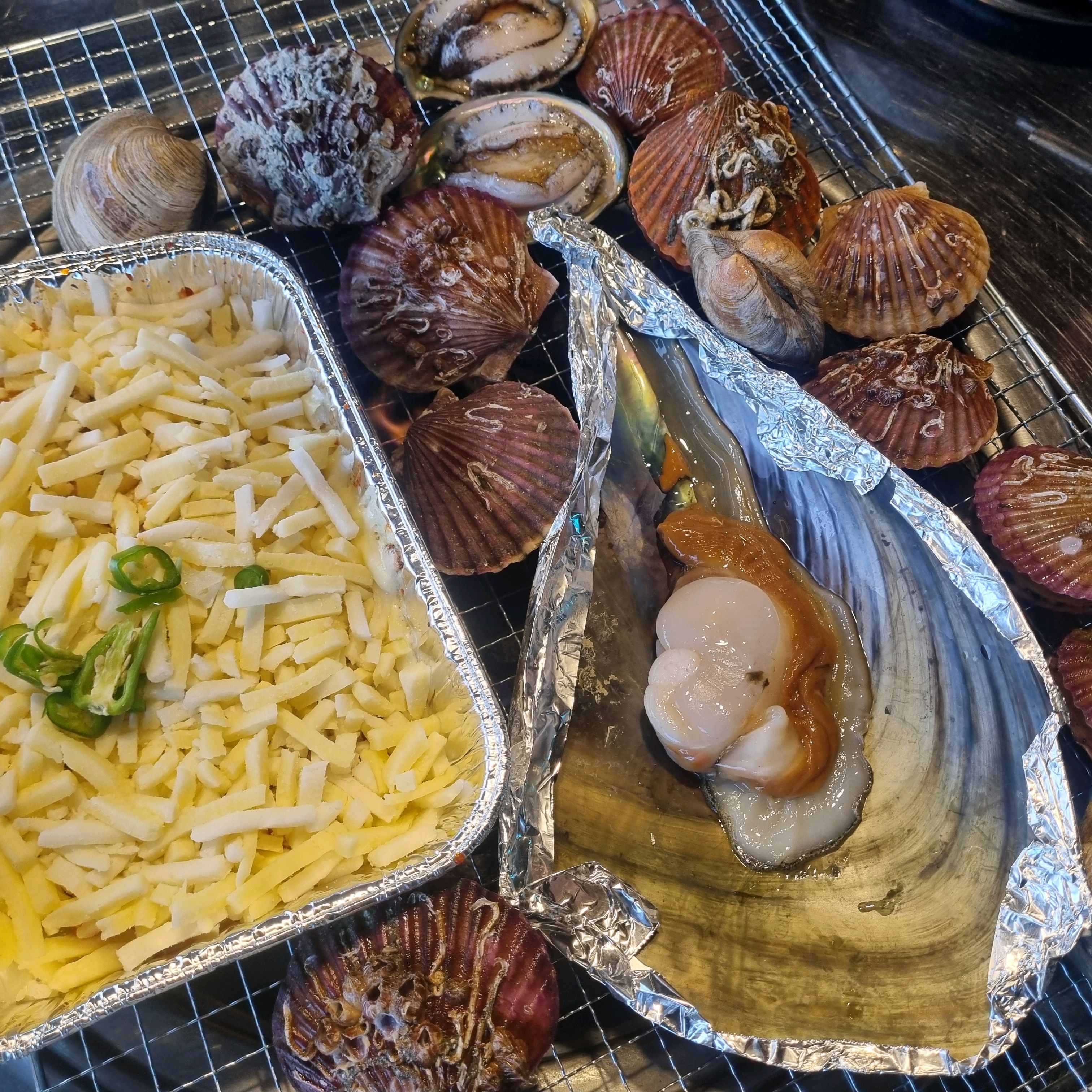 집근처에 이래맛있는 식당이있다니 행복합니다 부모님모시고 와도 아주 좋아하시네요 바다도 보이