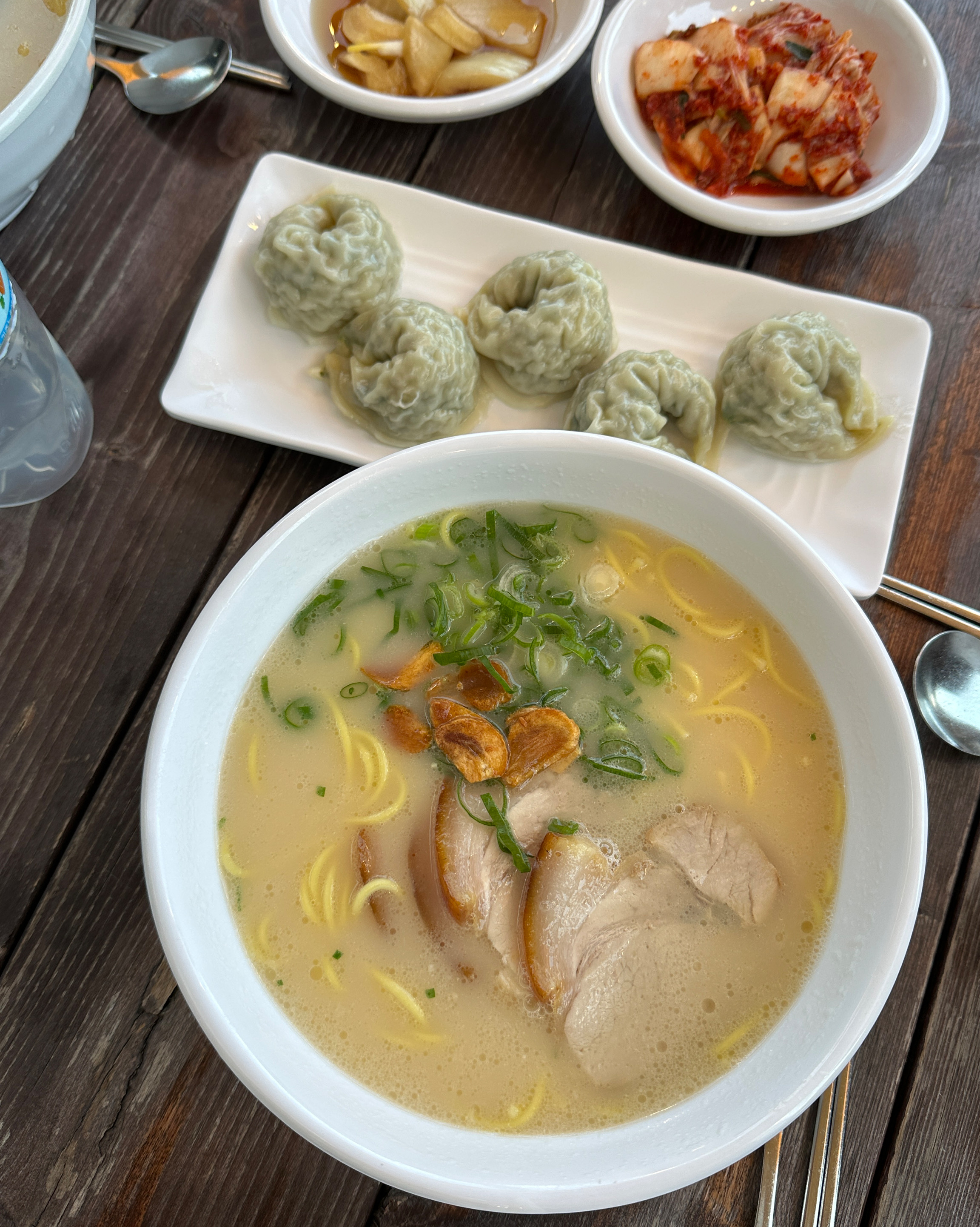 바다보면서 먹는 고기국수 짱이에용~!! - 제주 맛집 언덕집국수