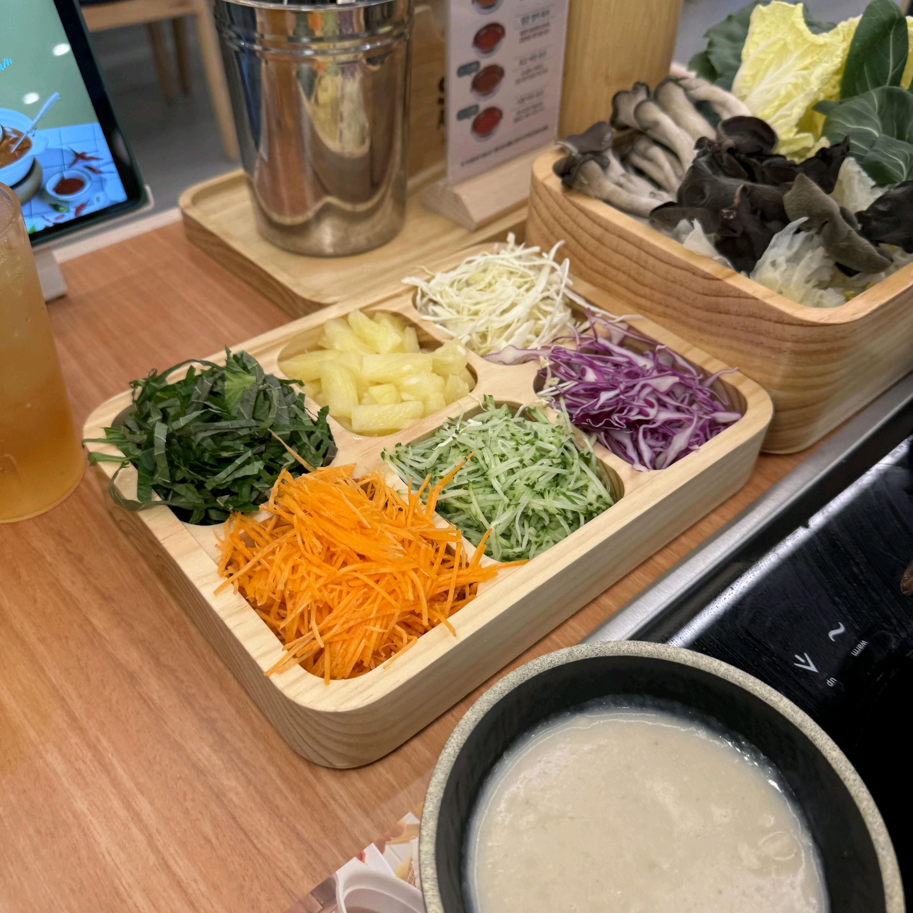 직원분들 친절하고 샤브샤브 먹을 수 있는 곳 여러 군데 가봤지만 여기는 특히 맛있어요 특히
