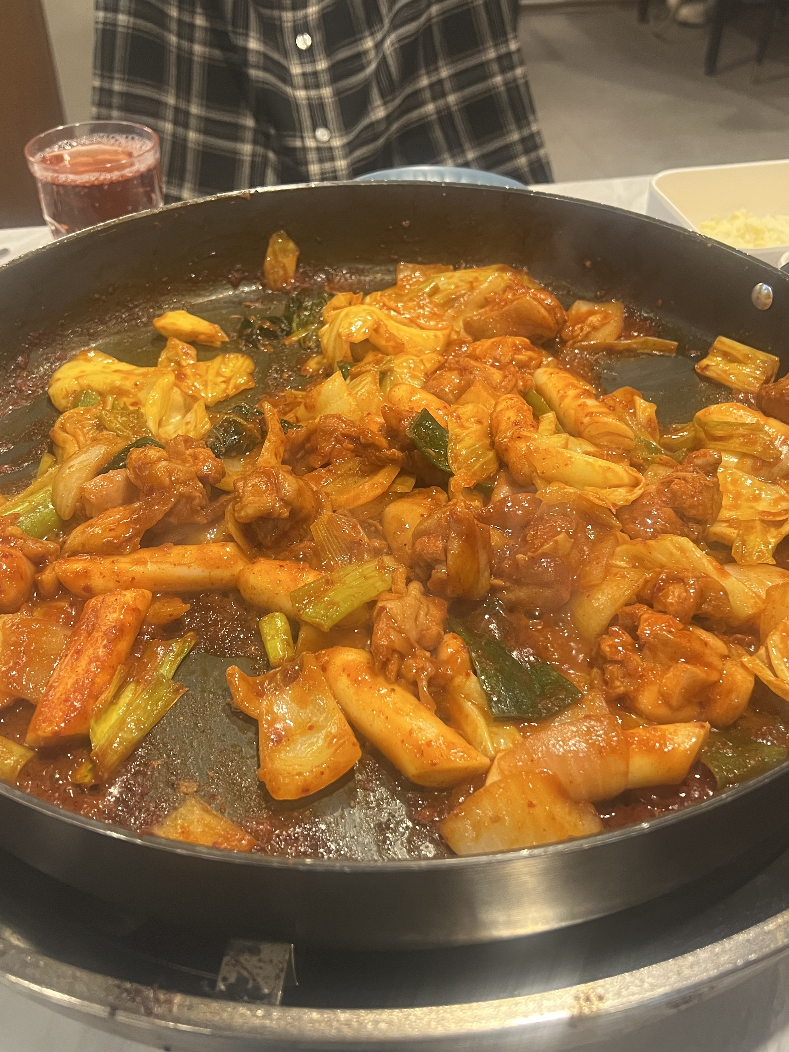 콤비 세트로 먹으니까 엄청 가성비있게 다양한 메뉴를 먹을수있더라구요!! 닭갈비에 우동사리
