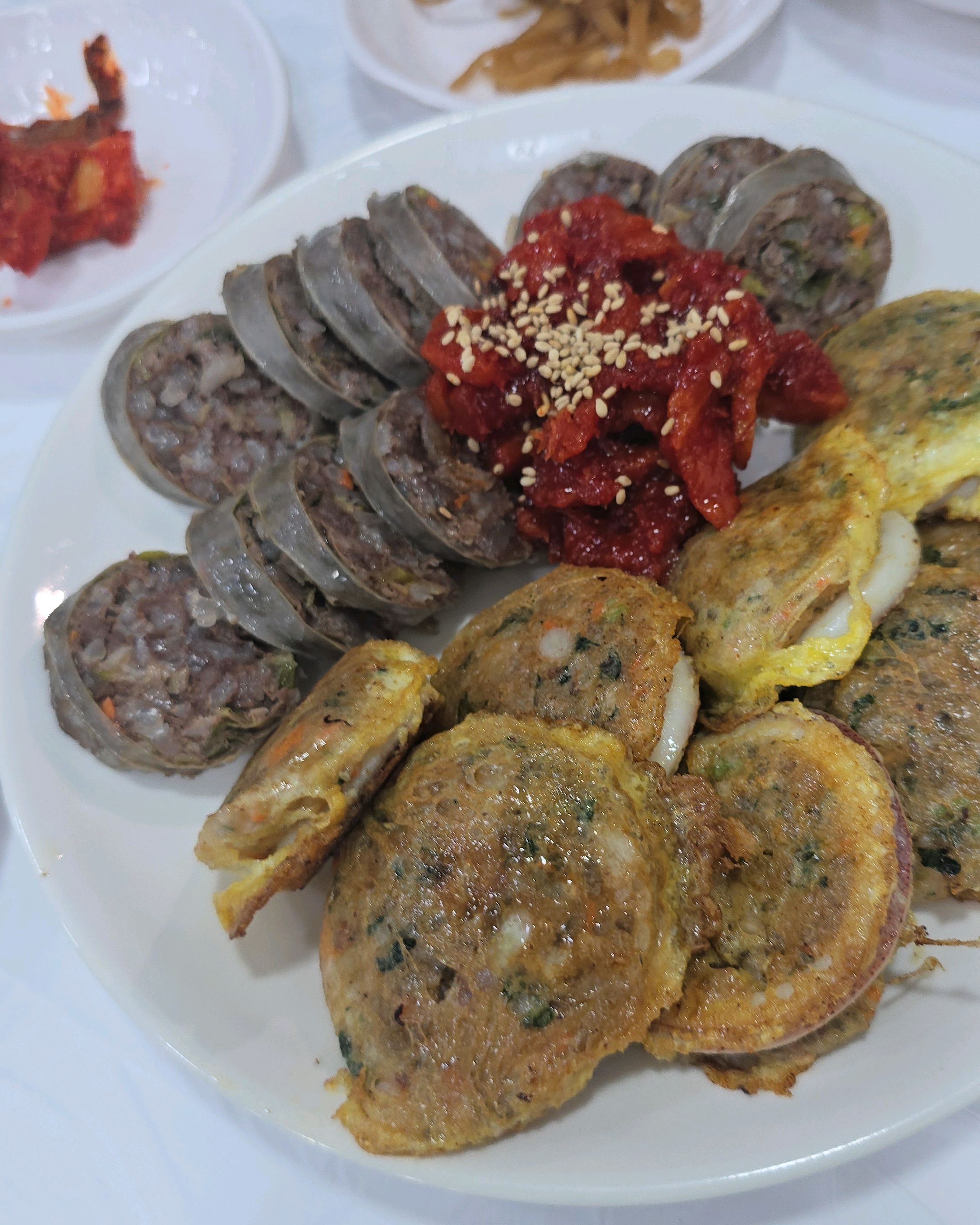 속초 아바이마을 맛집 고원에서 모듬 순대랑 명태 회냉면 맛있게 먹었습니다. 아바이 마을에서