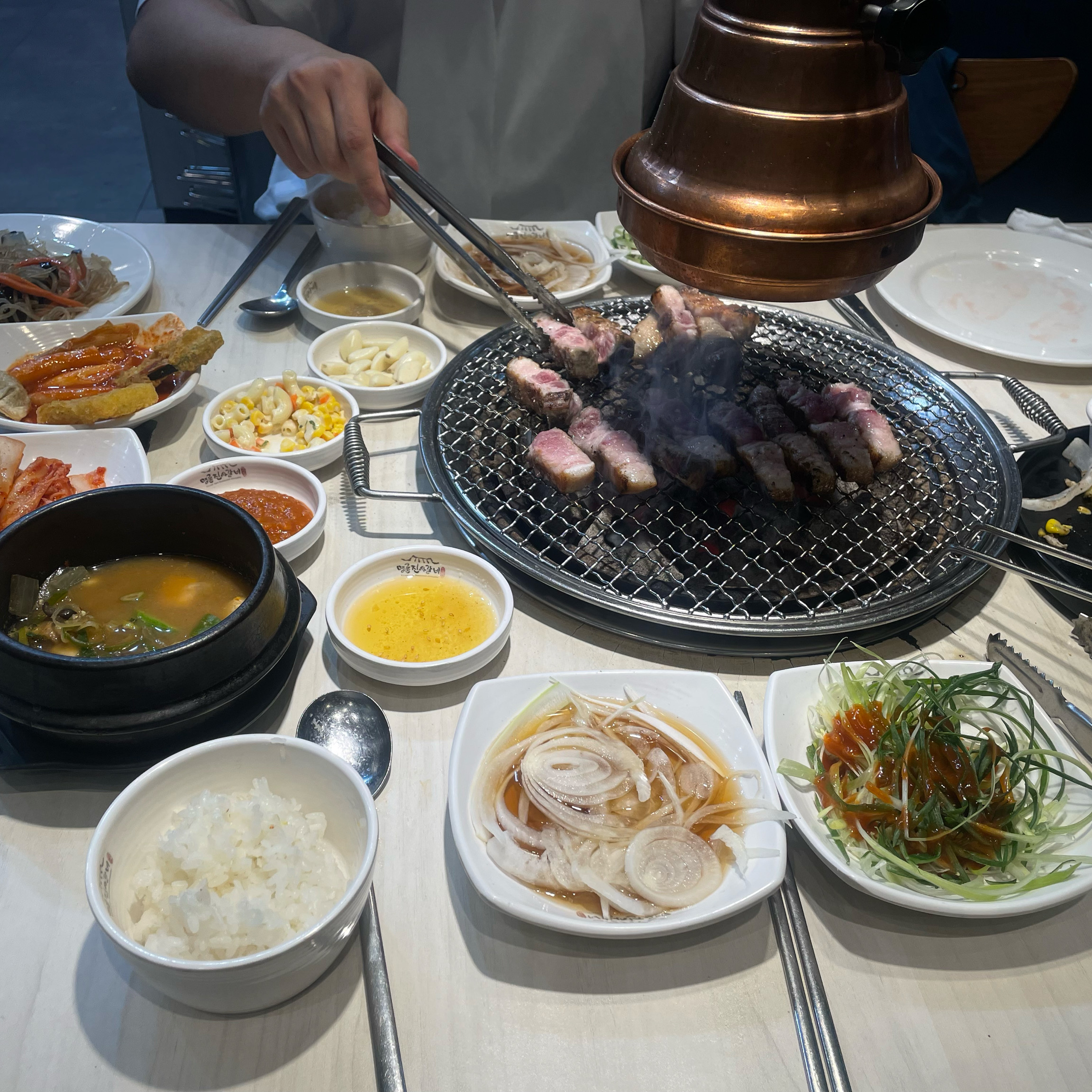 처음 방문했는데 고기도 맛있고 셀프바도 깨끗해요 관리도 잘되고 직원분들도 친절해서 재방문