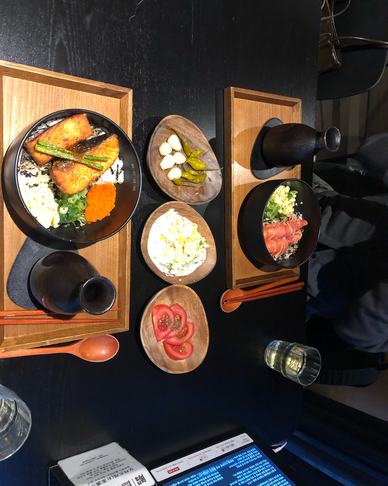 친구랑 연어 명랑 하나씩 나눠 먹었는데 맛있고 분위기도 좋고 직원분들도 친절해요!! - 대전 맛집 해마의방