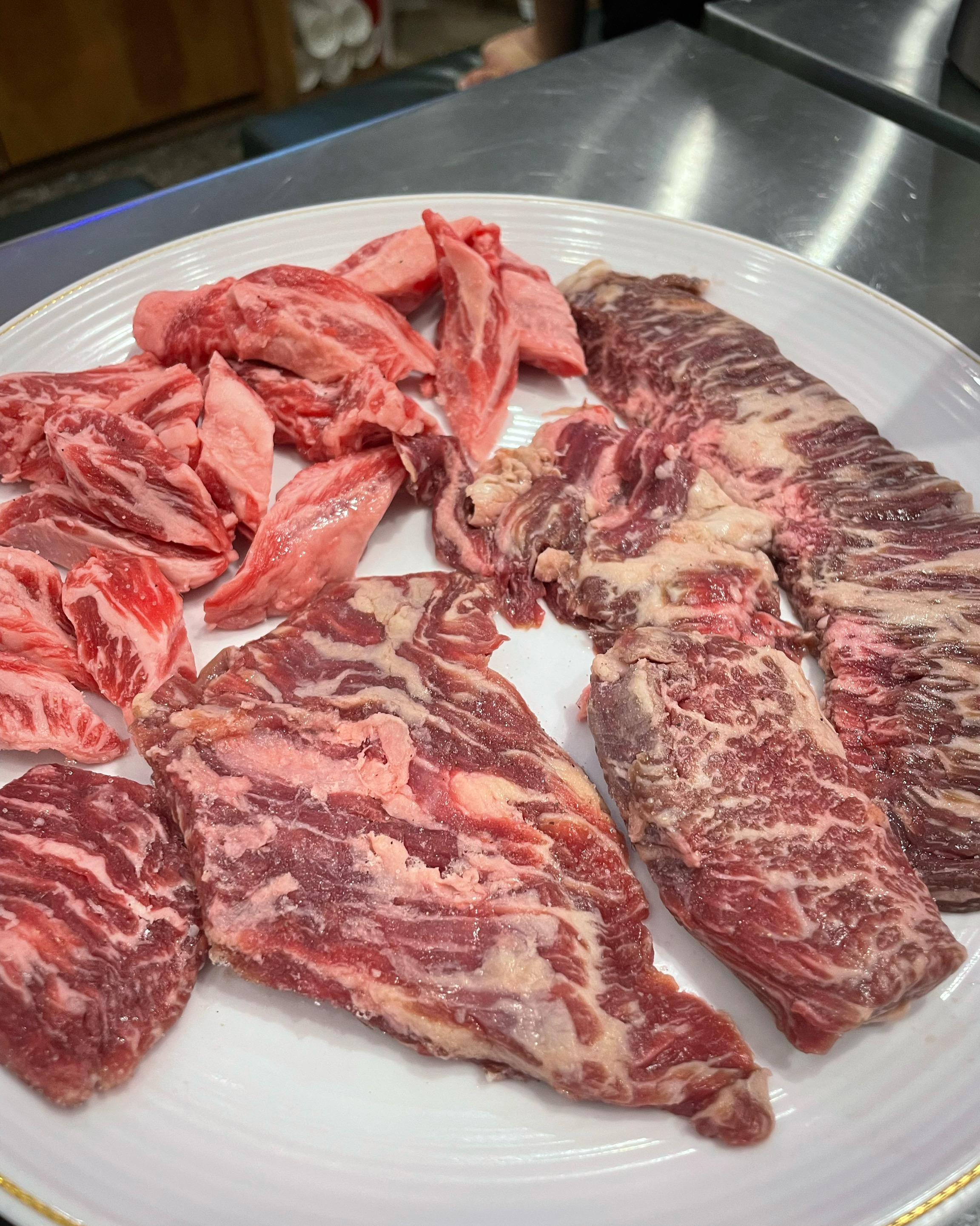 고기 맛있어요~^^ 가성비 굿입니다 - 천호동 맛집 영삼이네우정소갈비 천호로데오점