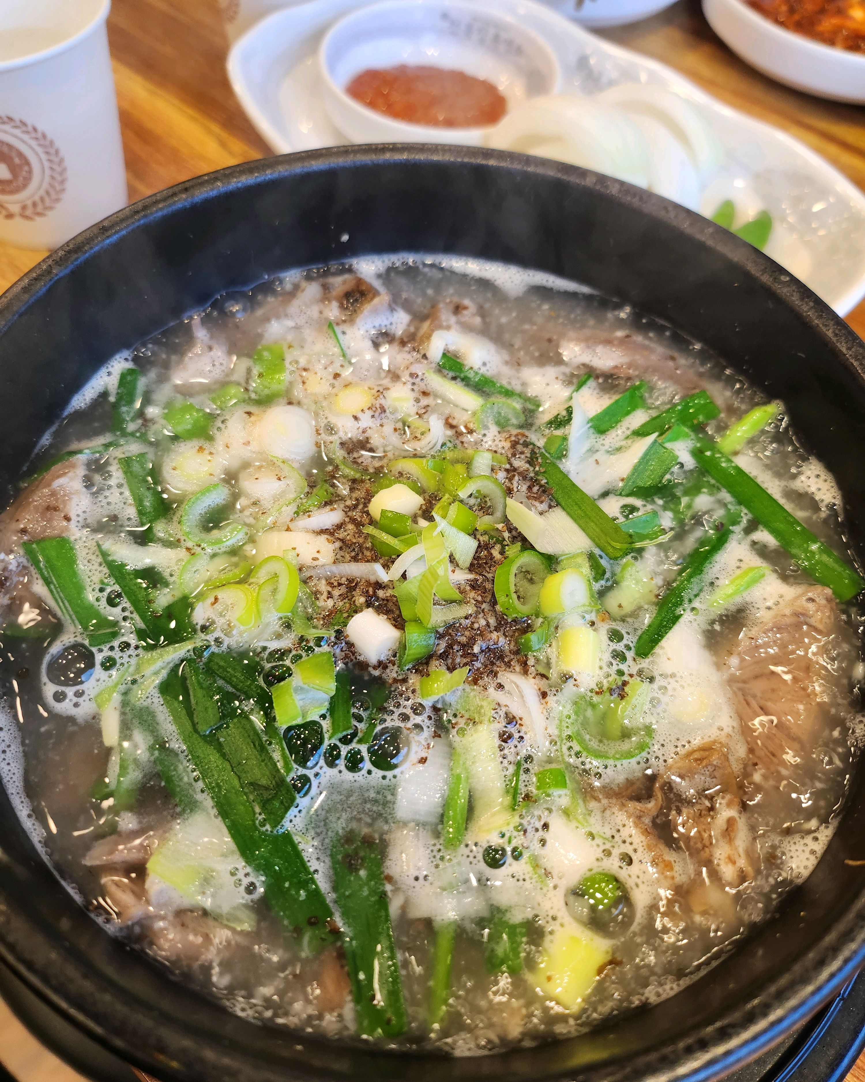 염소탕 염소갈비탕 무침 삼계탕 먹었어요! 다 너무 푸짐하고 깔끔하니 맛이 참 좋아요 ㅎㅎ