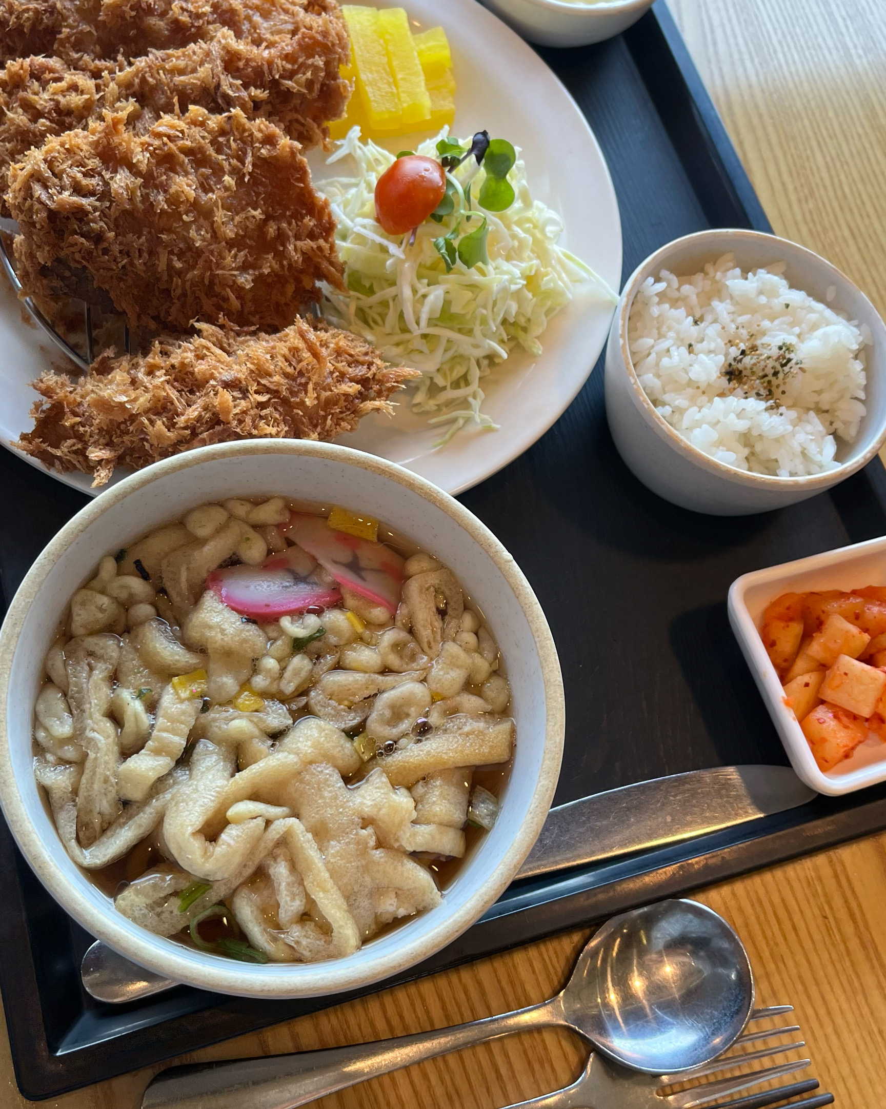 갑자기 오게 됐는데 가성비 있게 배 터지게 먹었습니다 양도 많고 너무 맛있게 먹었어요 - 순천 신대 맛집 홍익돈까스 순천점