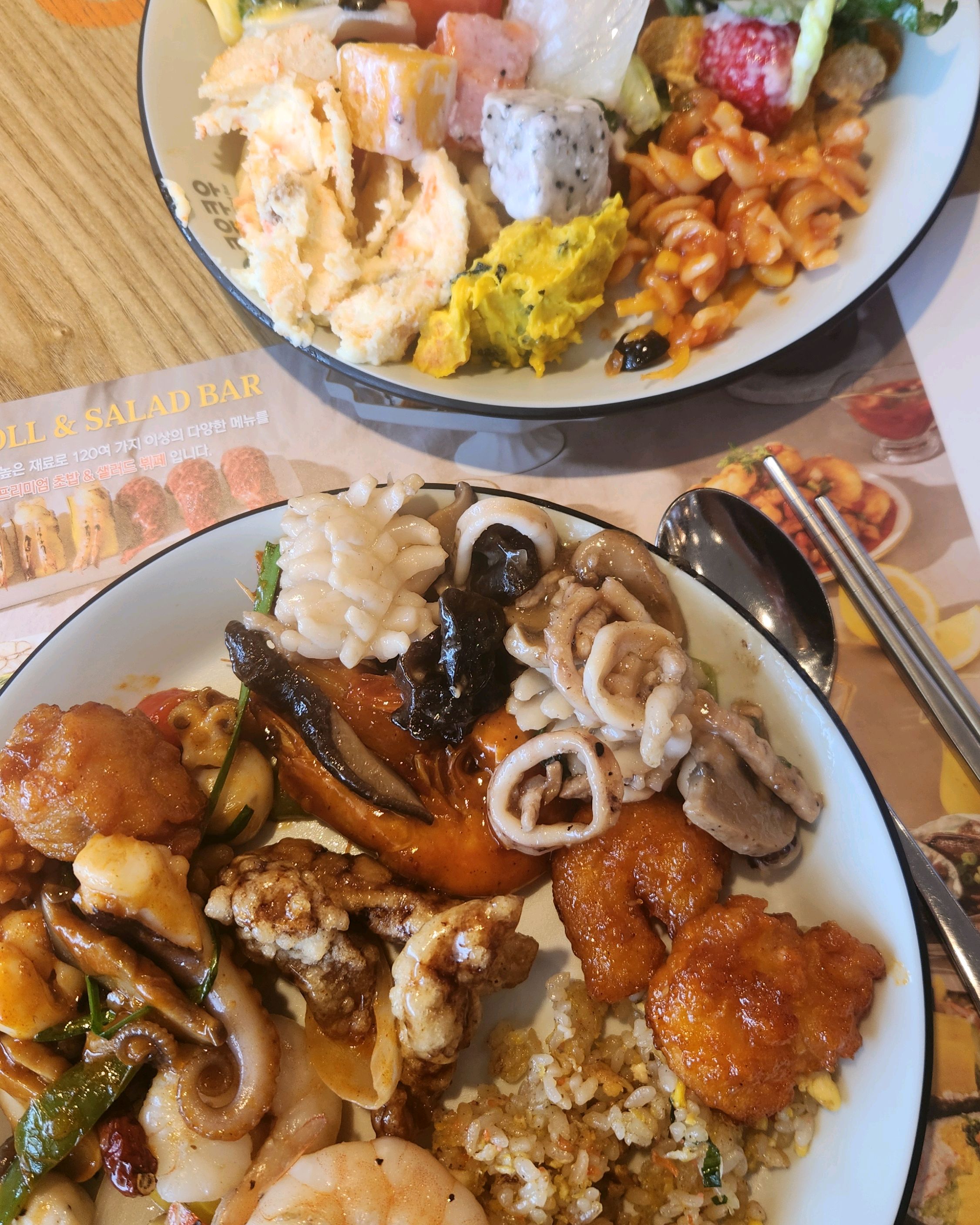가족들이랑 맛있는 점심 먹었어요. 맛있는 음식이 많아요. - 창원 시티세븐 맛집 쿠우쿠우 창원점