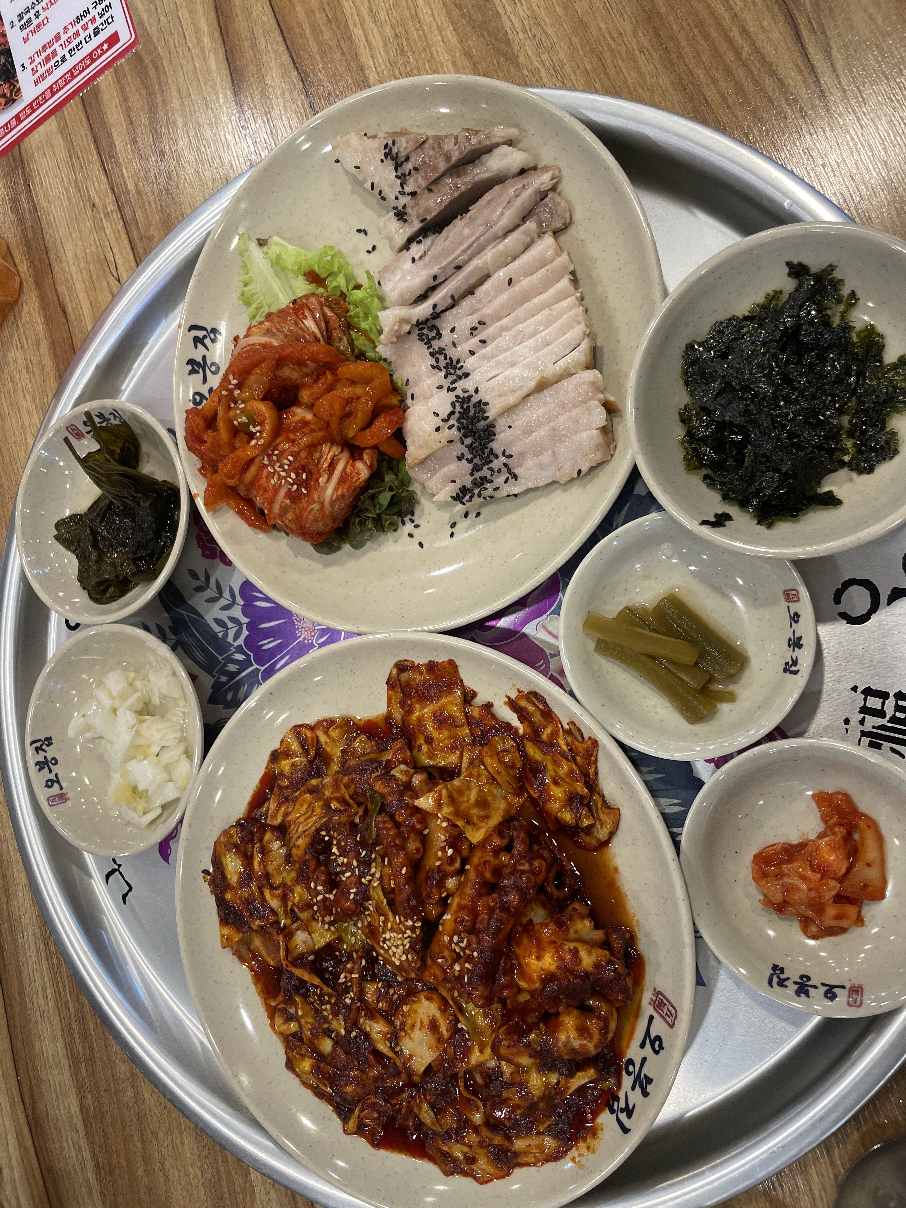 매운거 먹고 싶을때 마다 생각나는 곳이예요 진짜 빨리나오고 밥 무한리필에 미역국도 있어서