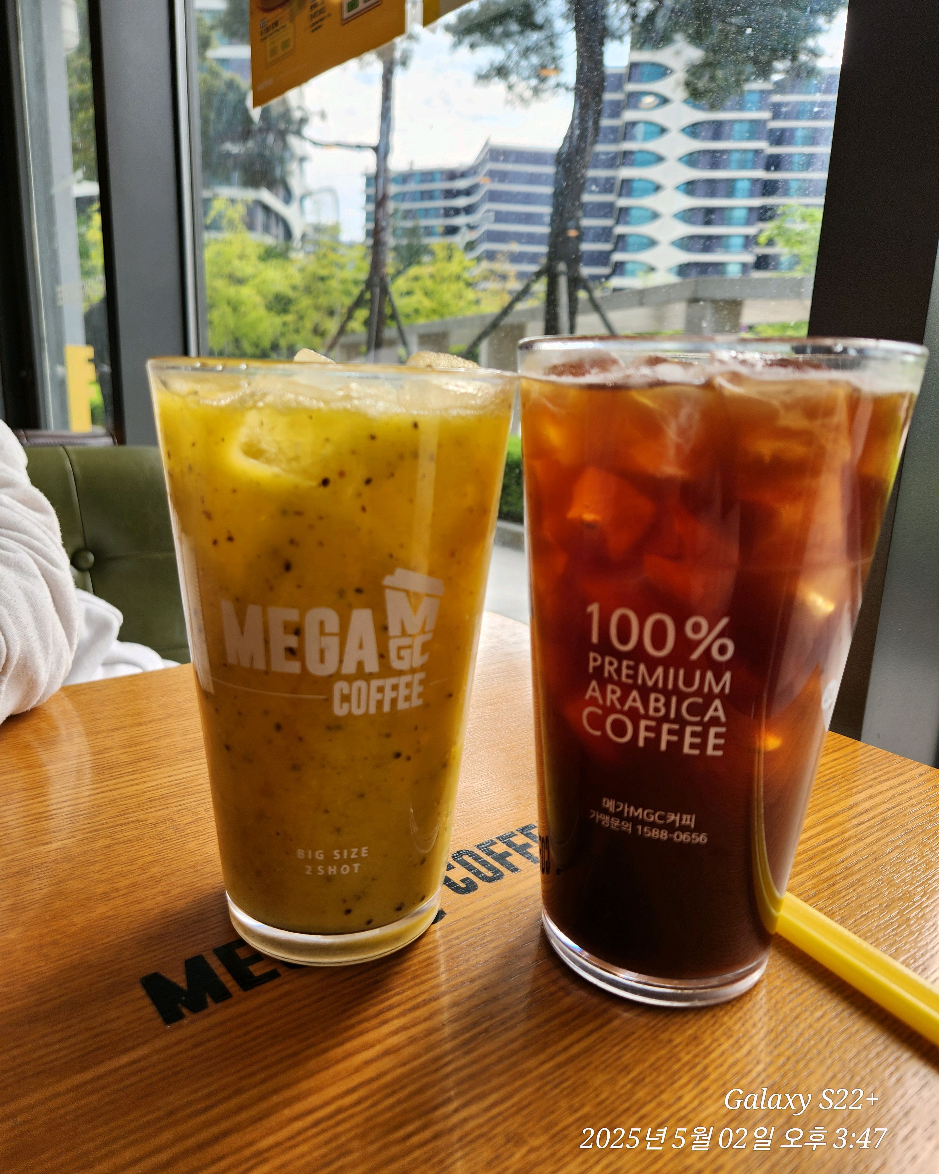 우시장천 산책하고 돌아가는길에 카페인충전 하러 ^^ - 권선동 맛집 메가MGC커피 수원아이파크시티점