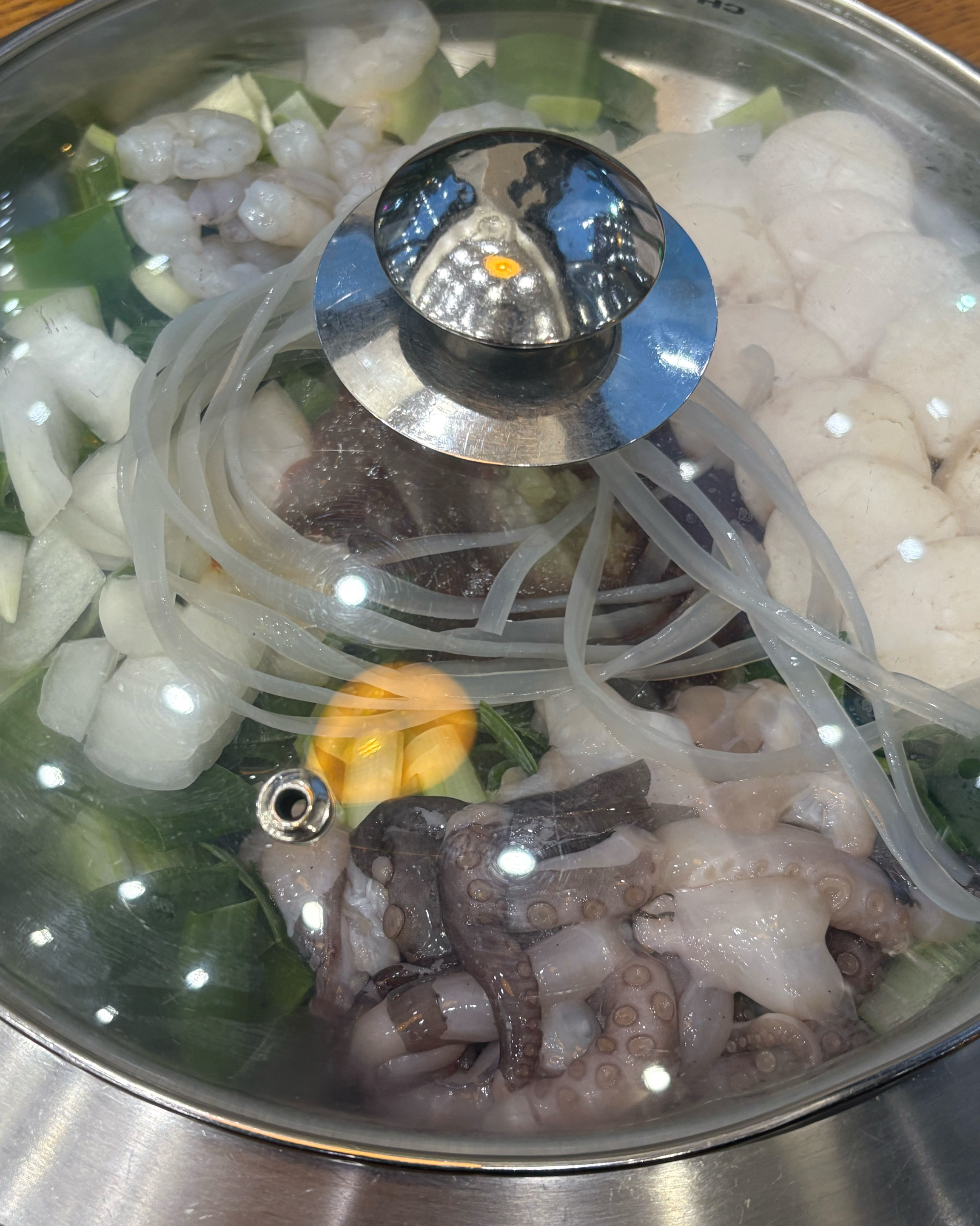 아파트 상가 주차장 이용해서 편하게 주차하고 먹기 좋아요~ 낙곱새 세트로 시켜 먹었는데 구