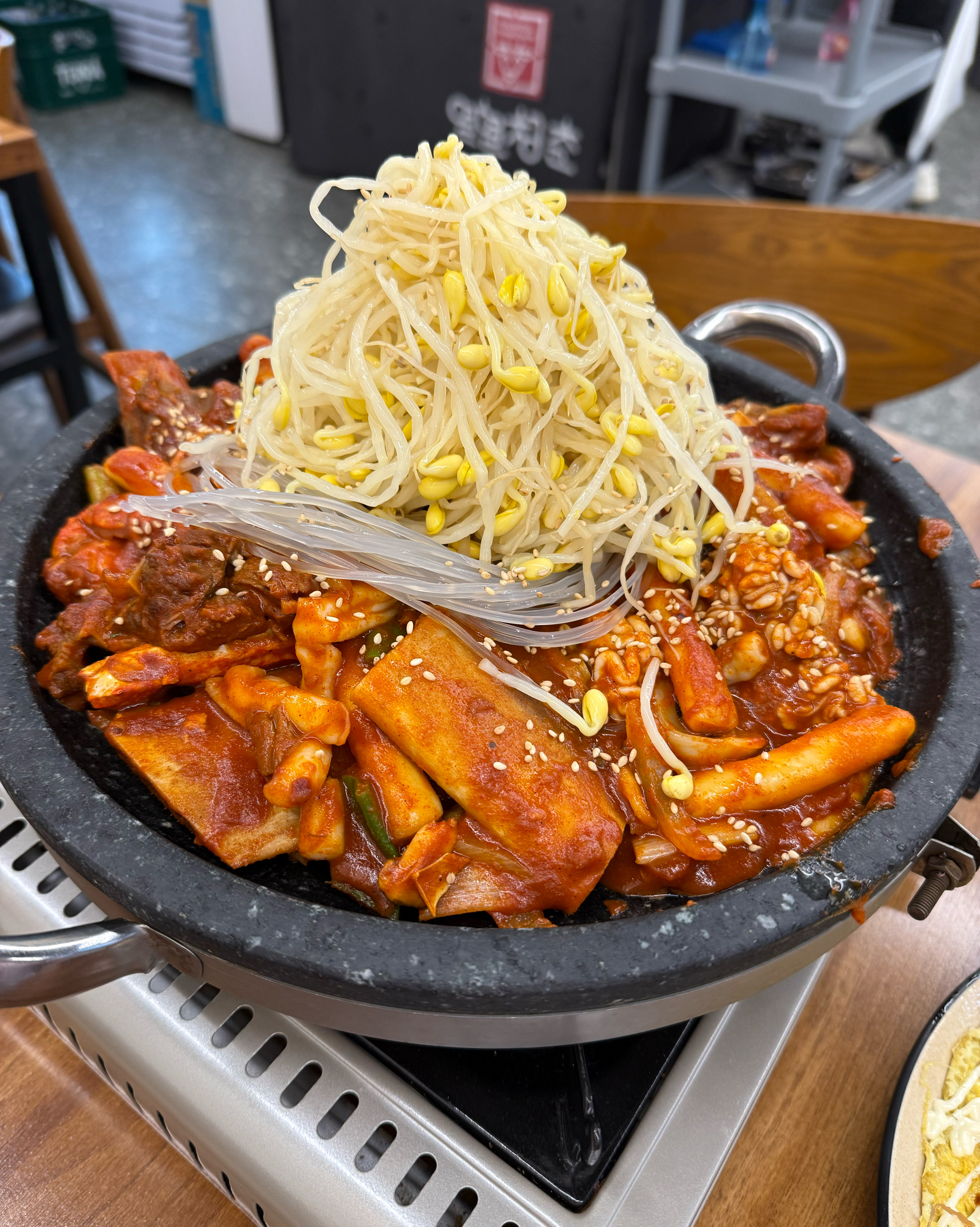 얼큰한게 땡겨서 불당동 맛집 찾아 왔어요! 예약해서 가니까 계란전도 주시고 ㅎㅎ 맛있었어요