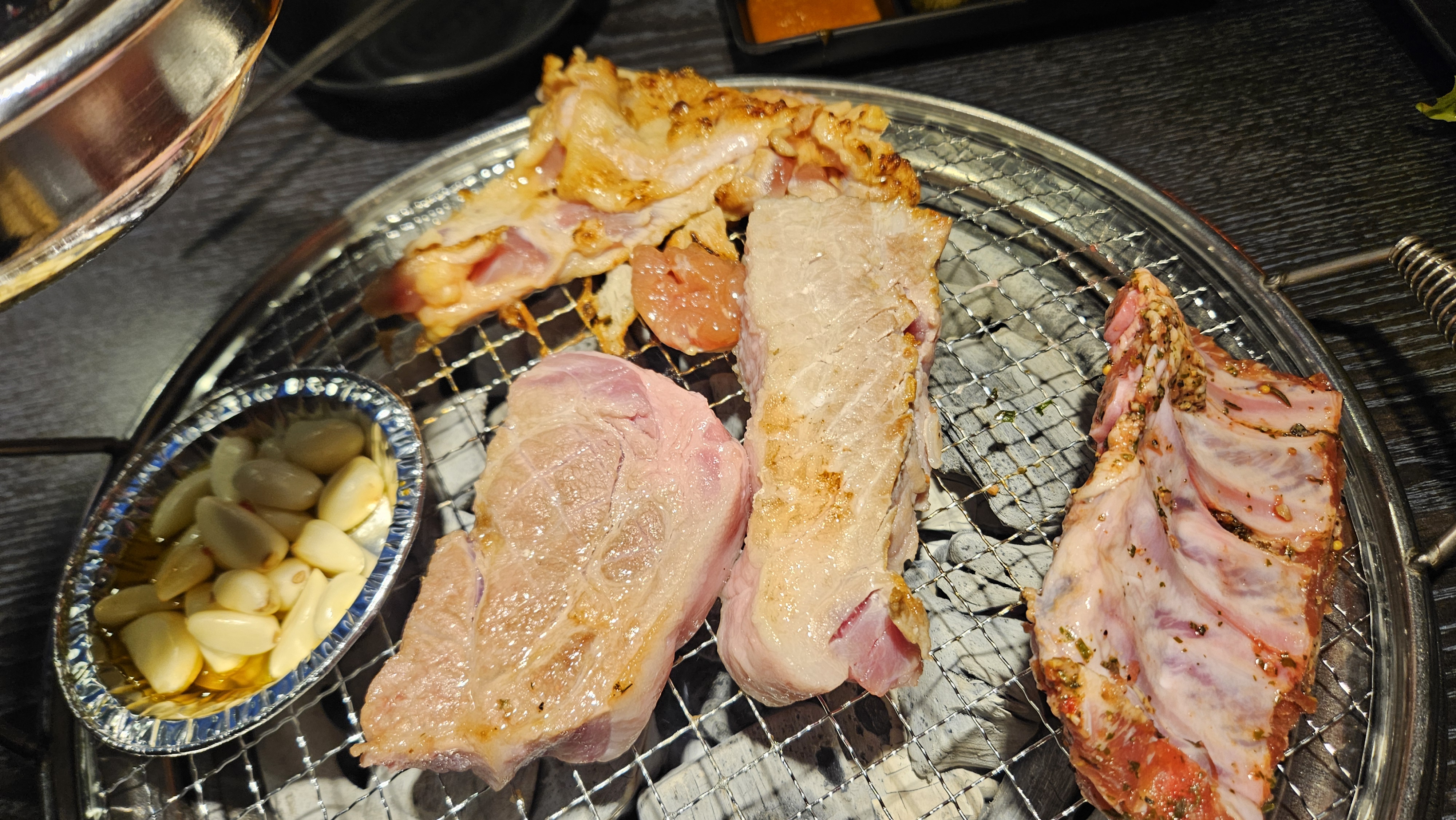 세 번째 방문입니다. 오늘은 주말이 시작되는 금요일이라서 그런지 사람도 많고 고기질도 더