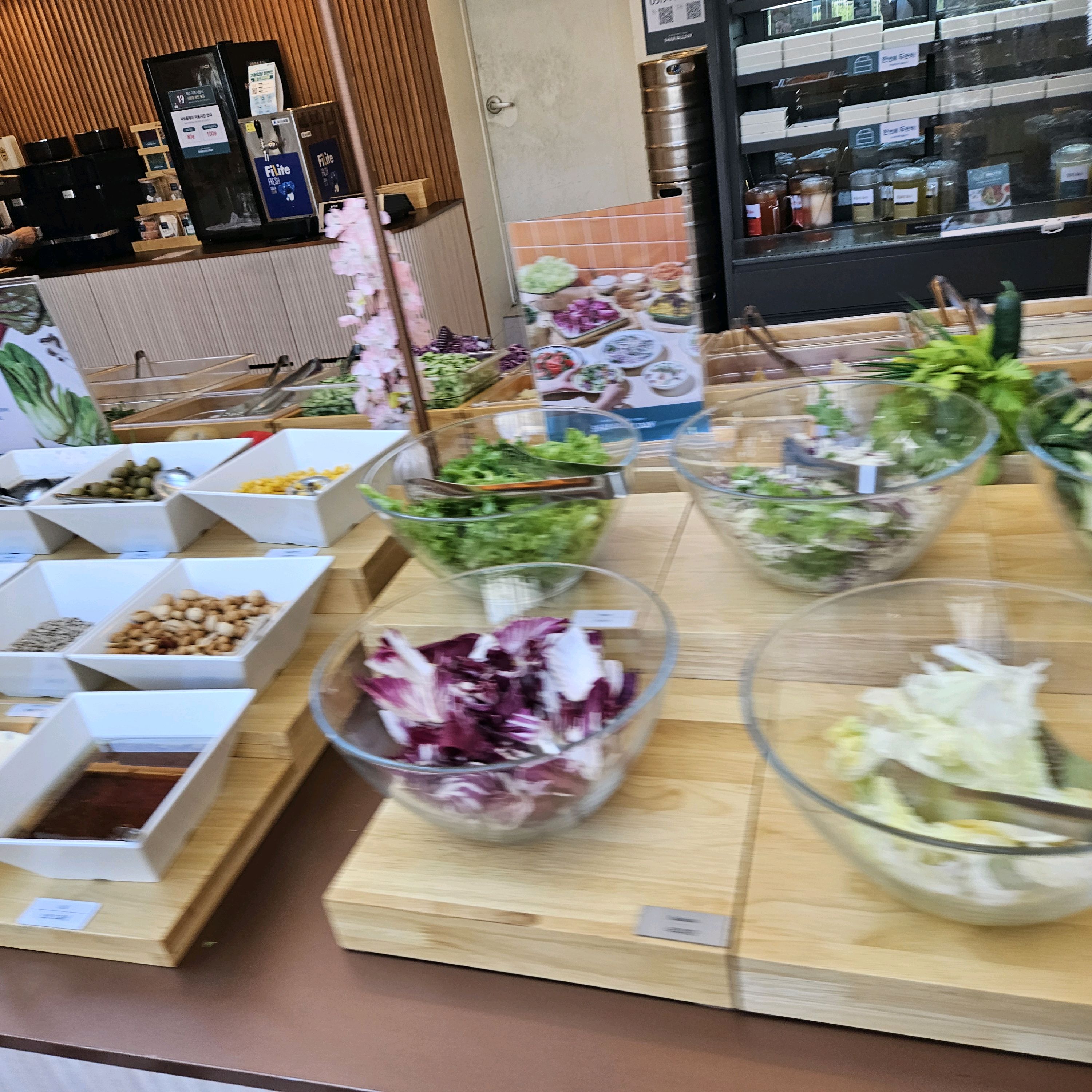 신선한 재료와 맛있는 육수, 반찬들 원없이 실컷 먹었습니다. 풍광도 기가막힙니다. 날씨가