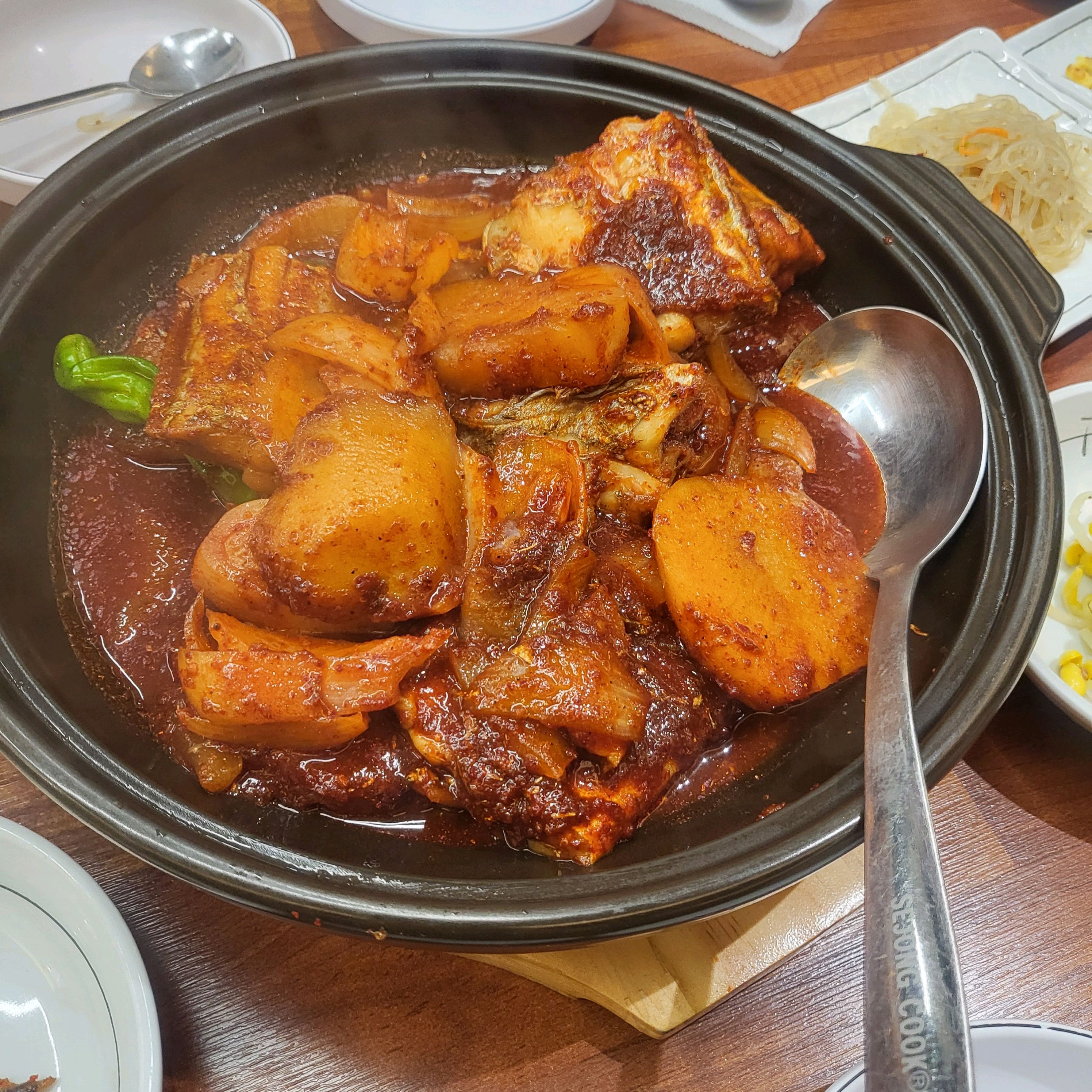맛있어요 깨끗하게 바껴서 더 좋네요 - 제주 맛집 논짓물식당