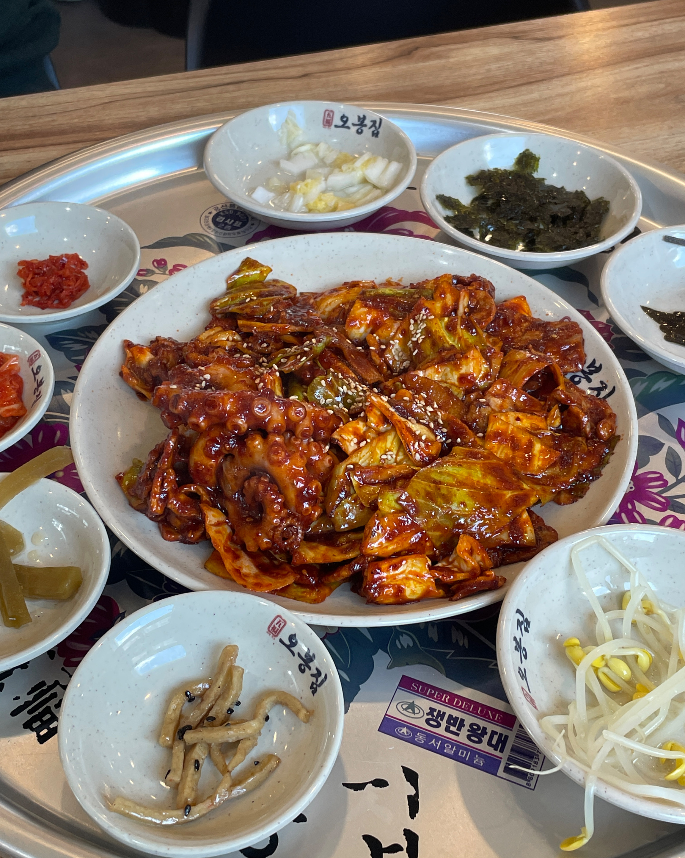 제육낙지볶음 주문햇는데 제육이 얇아서 그냥 낙지볶음이 더 나은 것 같아요 밥 비벼먹으면 맛