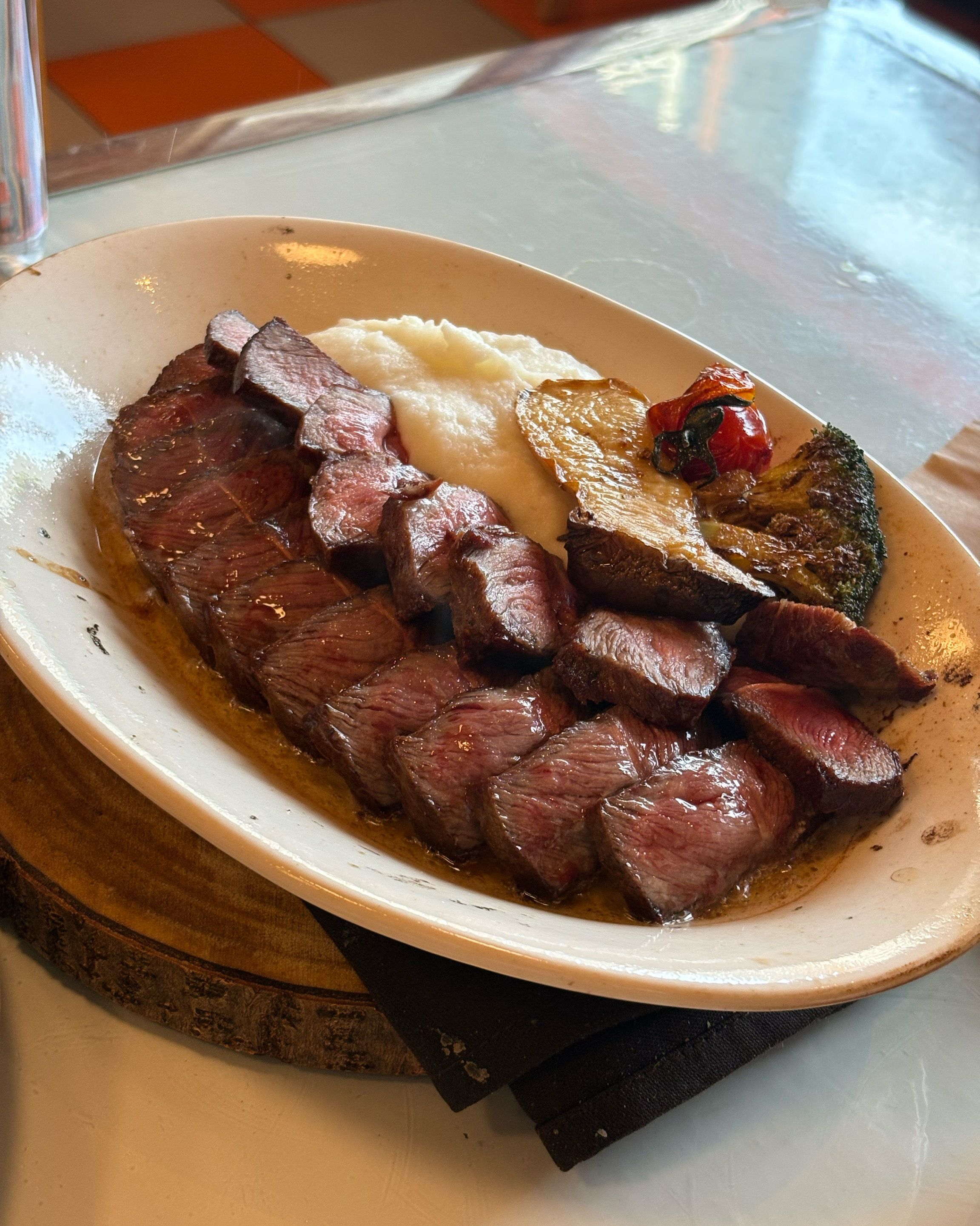 고기가 부드럽고 맛있어요 :) 크림파스타가 특히 넘 맛있네요! - 불당동 맛집 오렌지블루스 천안점