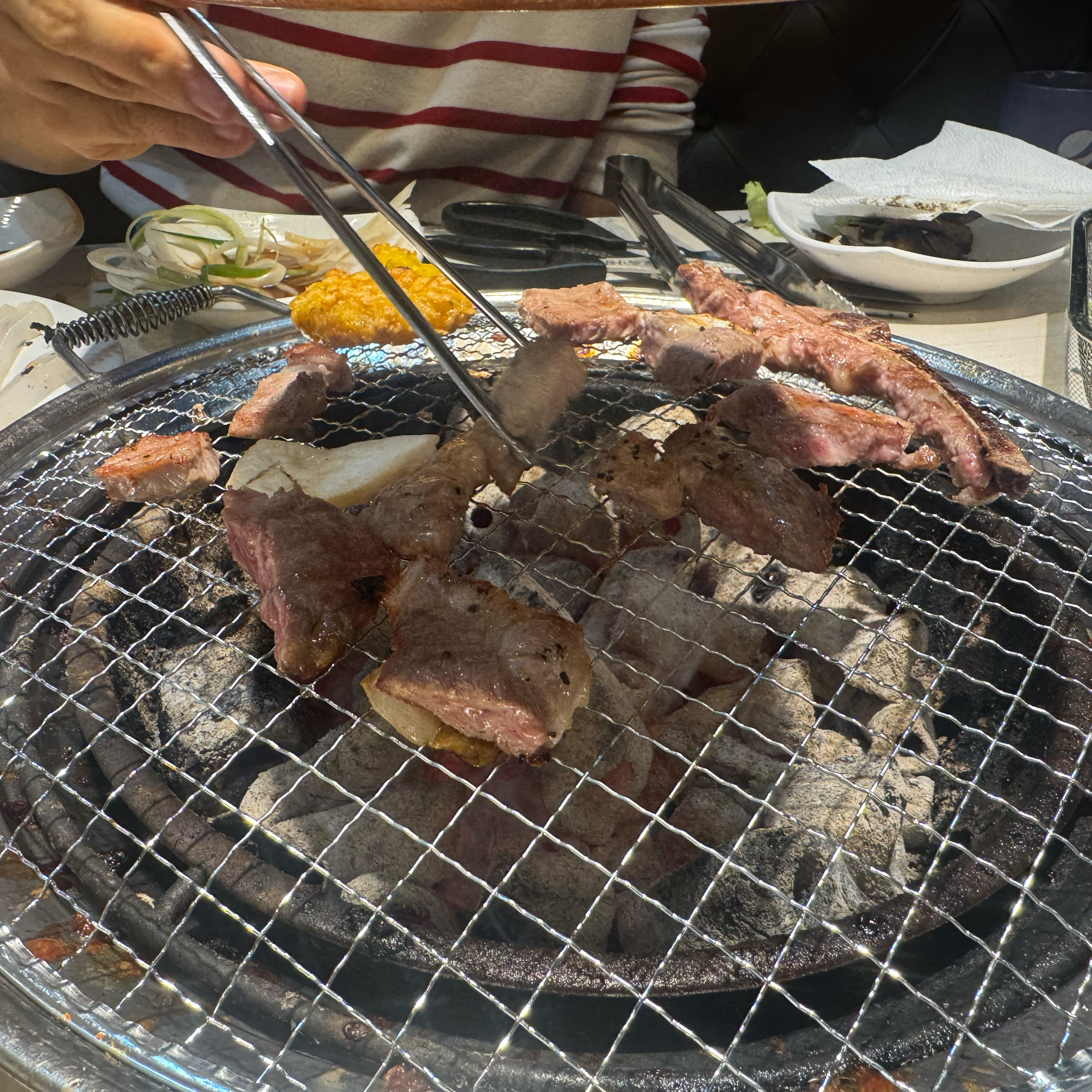 고기 질도 좋고 매장이 넓어서 대기도 없이 들어올수 있어 너무 좋았습니다!! 번창하세요~ - 신길동 맛집 명륜진사갈비 영등포 신길점