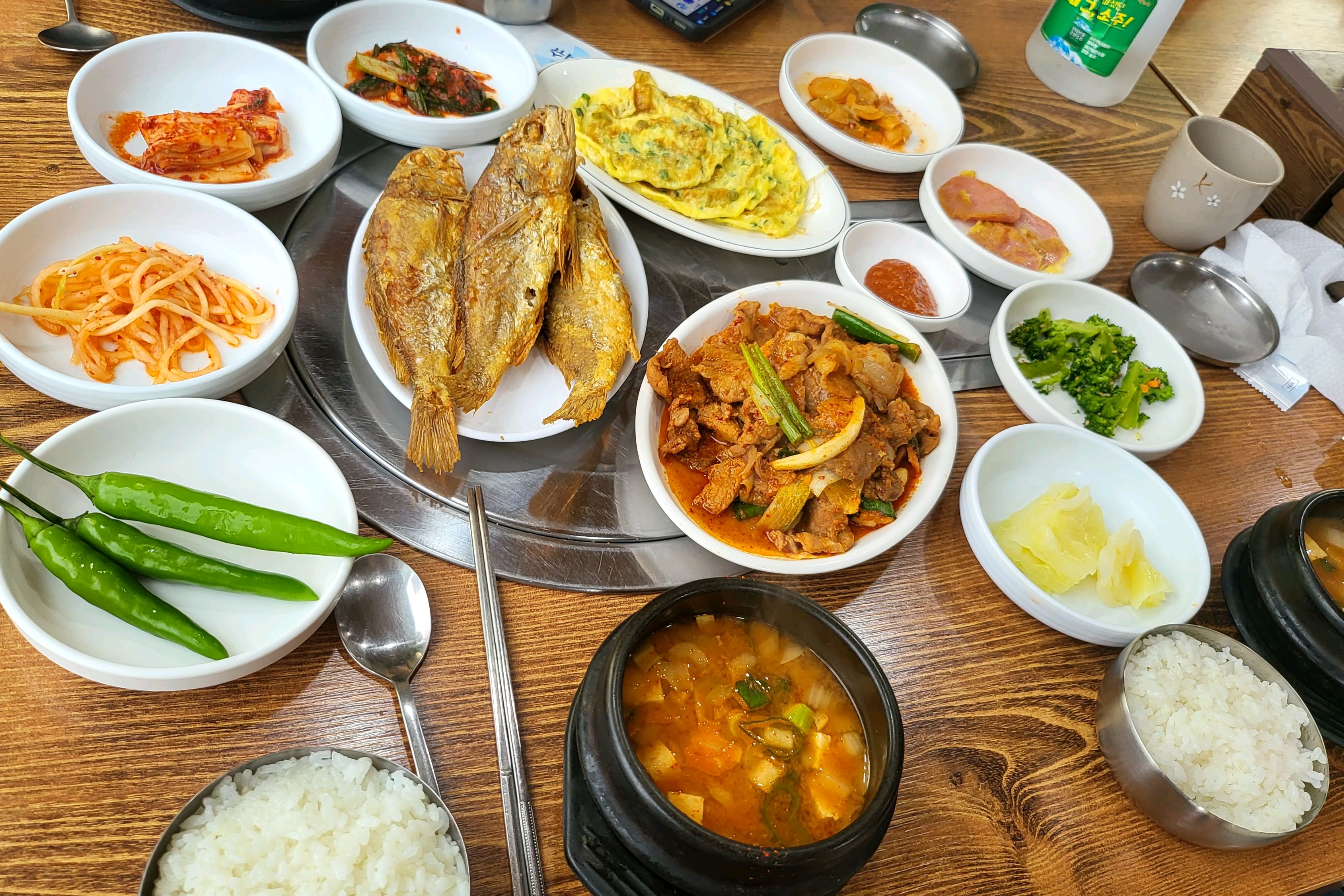 가성비도 좋고 인기가 많아요!! 맛도 좋고 주차할 자리도 많아서 좋습니다!! - 제주 맛집 고은물식당 제주산방산점