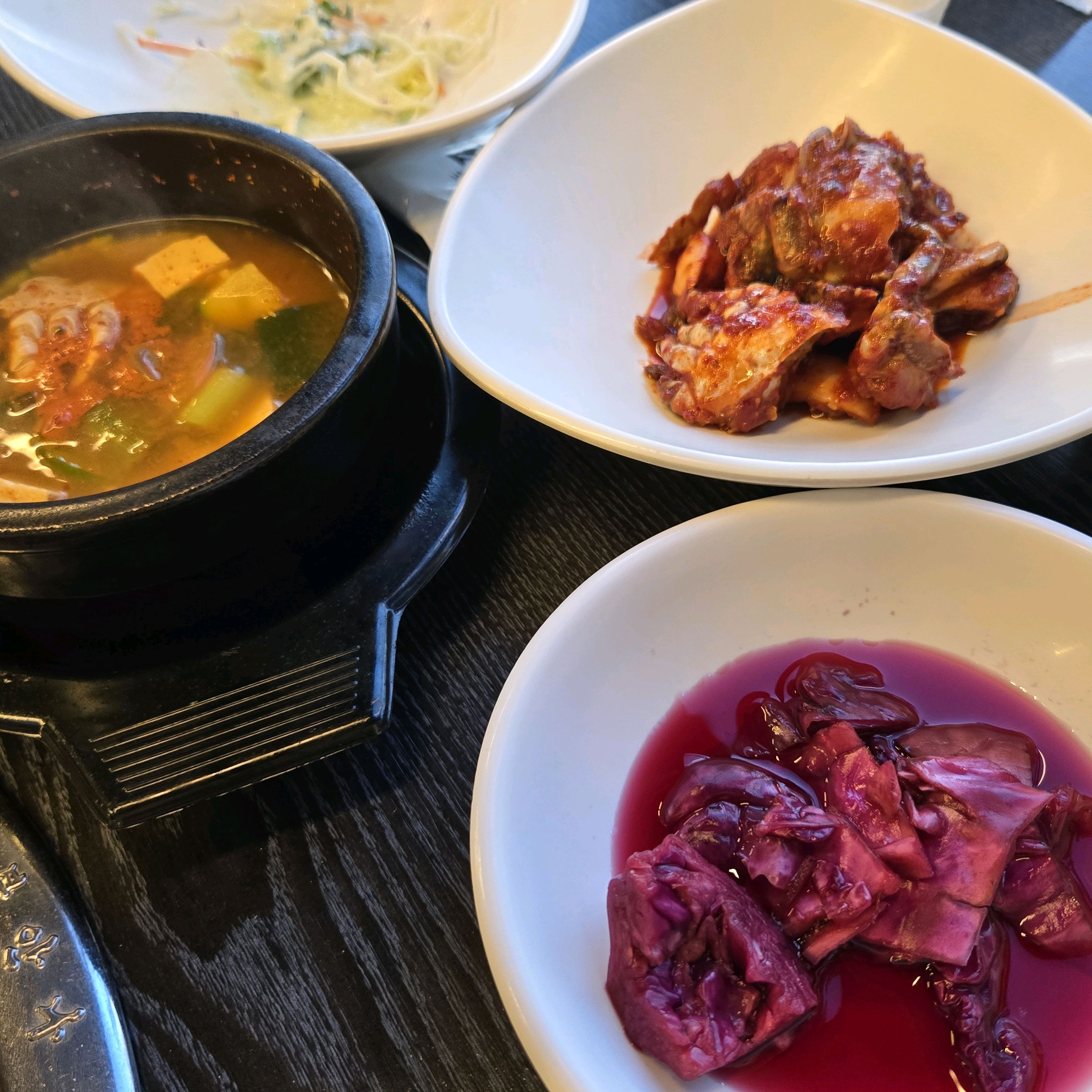 첫 제주도 여행인데 배고파서 근처 일아보다가 적당한 값어치에다가 맛있어보여서 들어갔는데 아