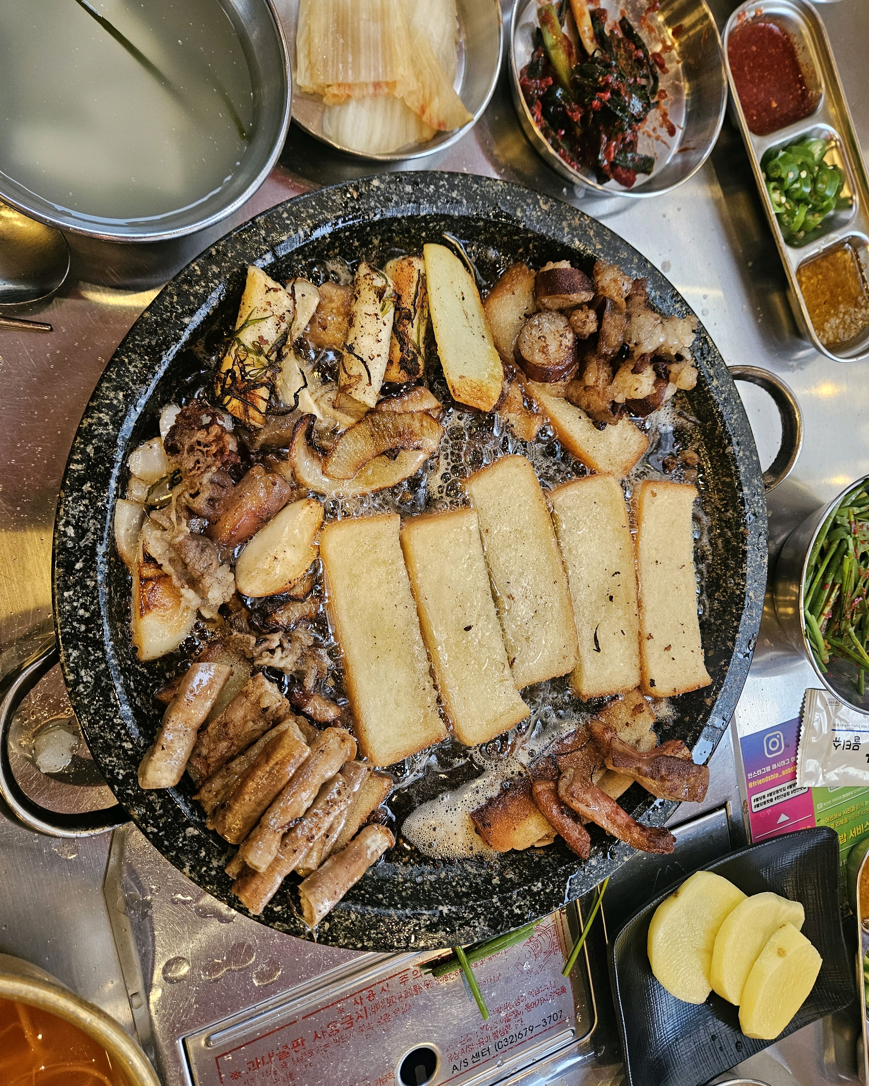기름에 구워진 빵이 맛있어요 곱창도 냄새 전혀 안나고 맛있어요 탱글탱글 해요 - 불당동 맛집 우정한우곱창