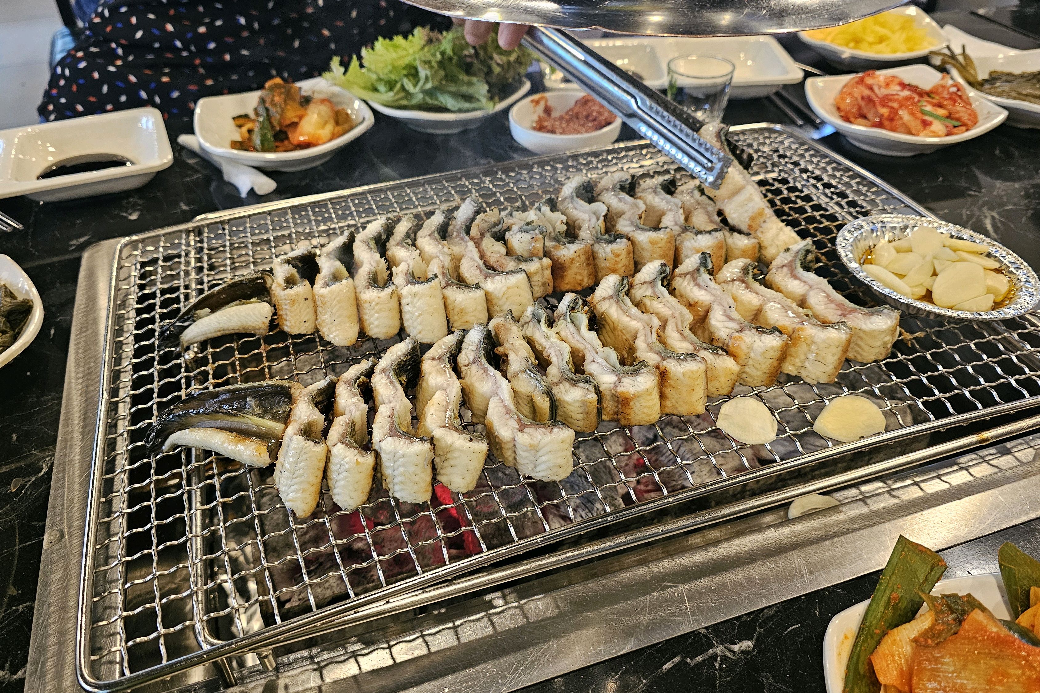 신선한 장어가 정말 부드럽고 고소해서 입안에서 살살 녹았어요. - 권선동 맛집 풍천민물장어직판장남수원장어