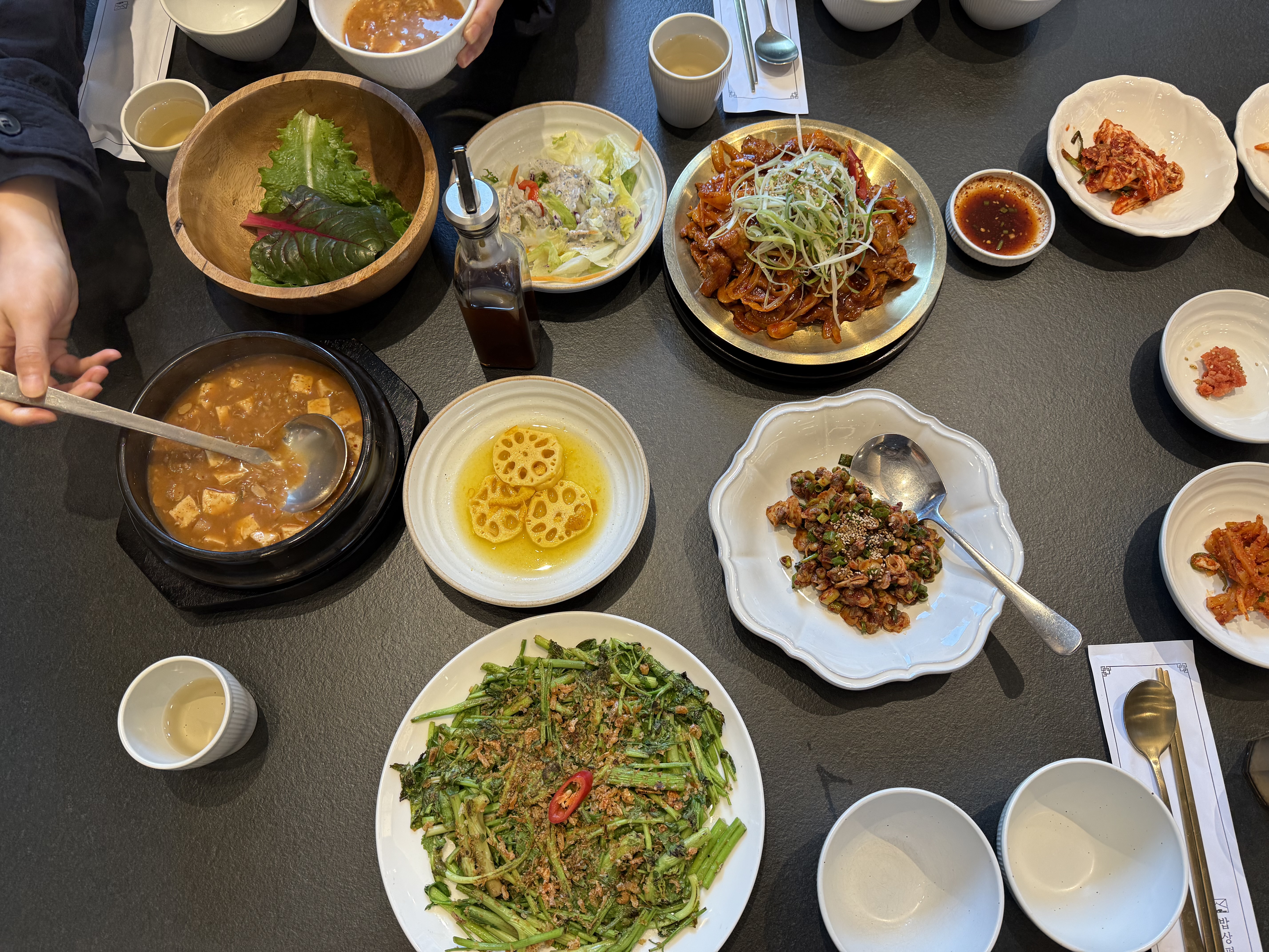 어버이날 기념으로 방문했는데 매장도 깔끔하고 음식도 맛있어요. 다양하게 여러 음식을 먹어볼