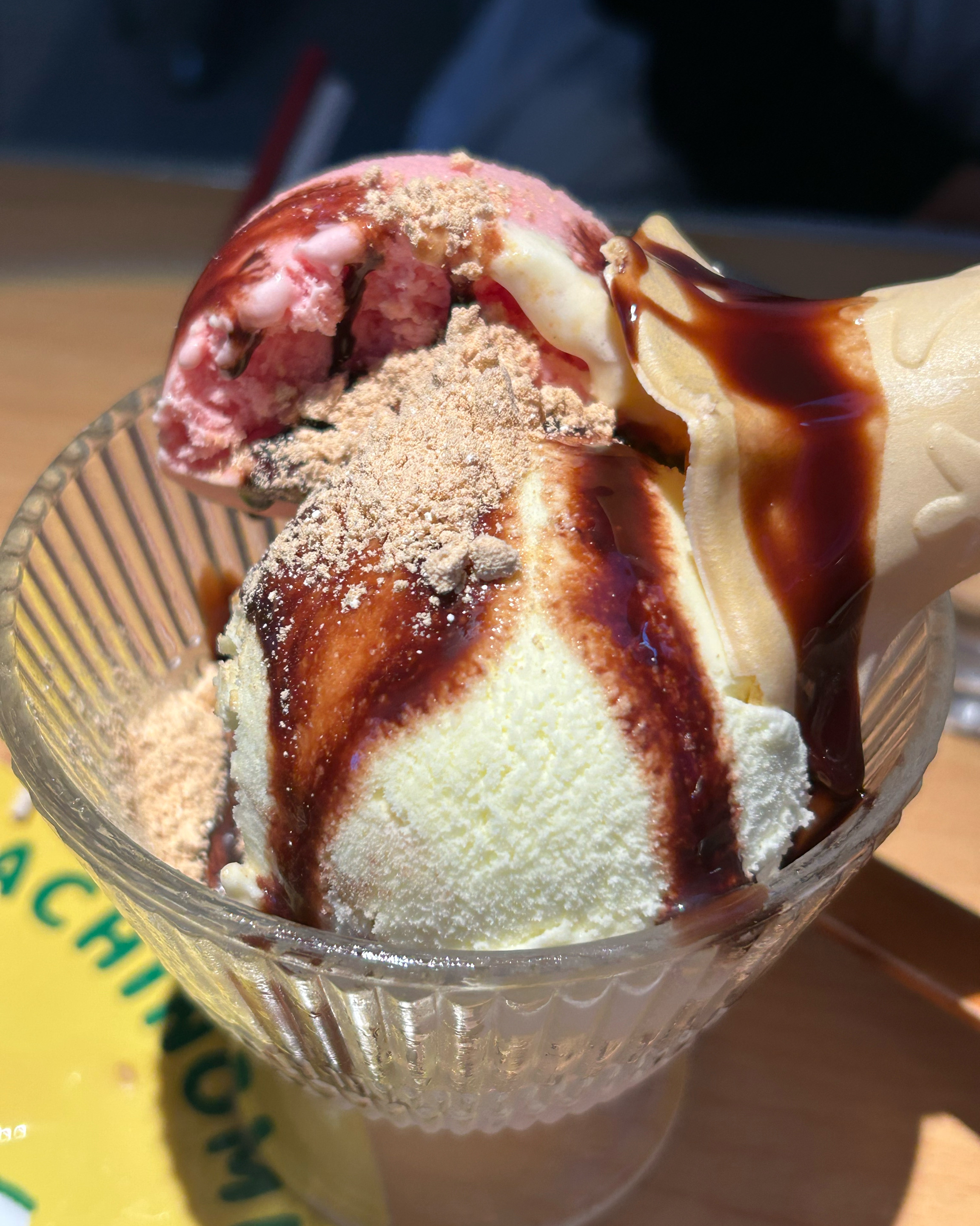 친구들이랑 방문했는데 안주도 빨리나오고 서비스도 너무 좋았어요! 매장이 넓어서 사람 많아도