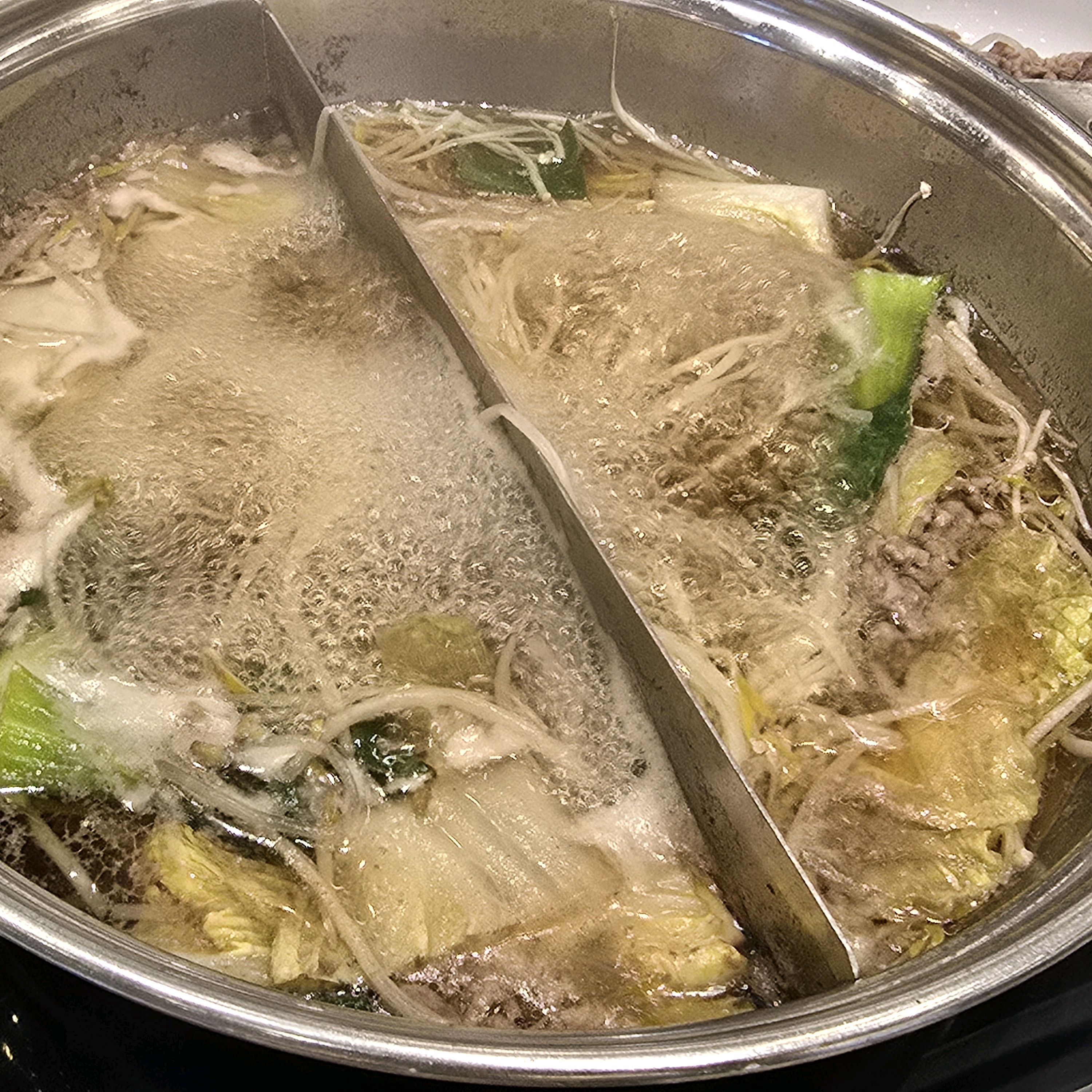 샤브샤브 무한리필 너무 맛있어요.채소 싱싱하고 친절하고 매장 깔끔하고 좋아요 - 평택 용이동 맛집 샤브20 평택점