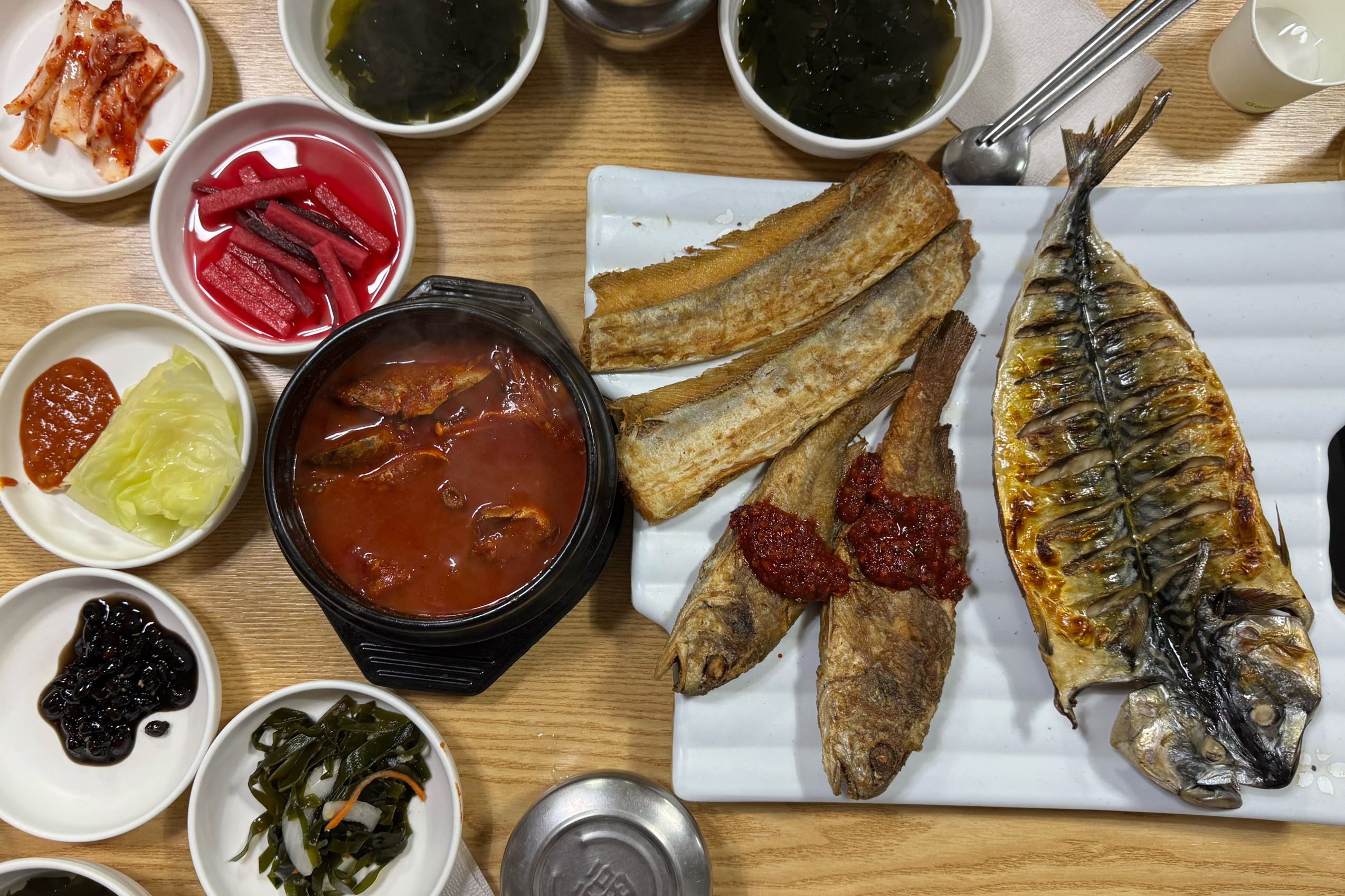 아기랑 방문했는데, 아기 의자도 있고, 생선도 맛있어서 아기들이 잘먹었어요. 밑반찬도 잘나