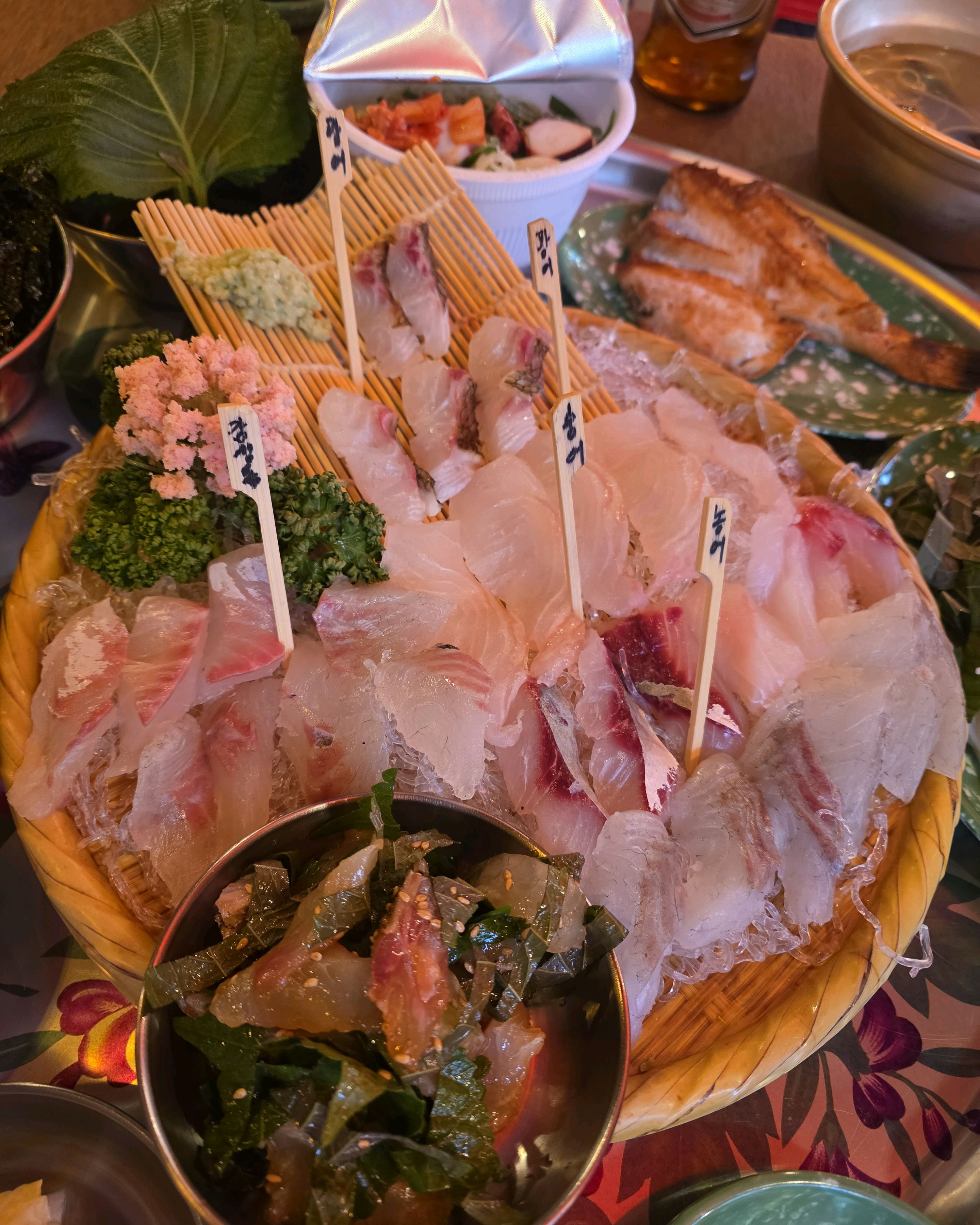 숙성회 맛집이라더니 진짜 쫀득한 숙성회 맛집이에요! 포차감성 좋아하는데 딱이고, 한상차림이