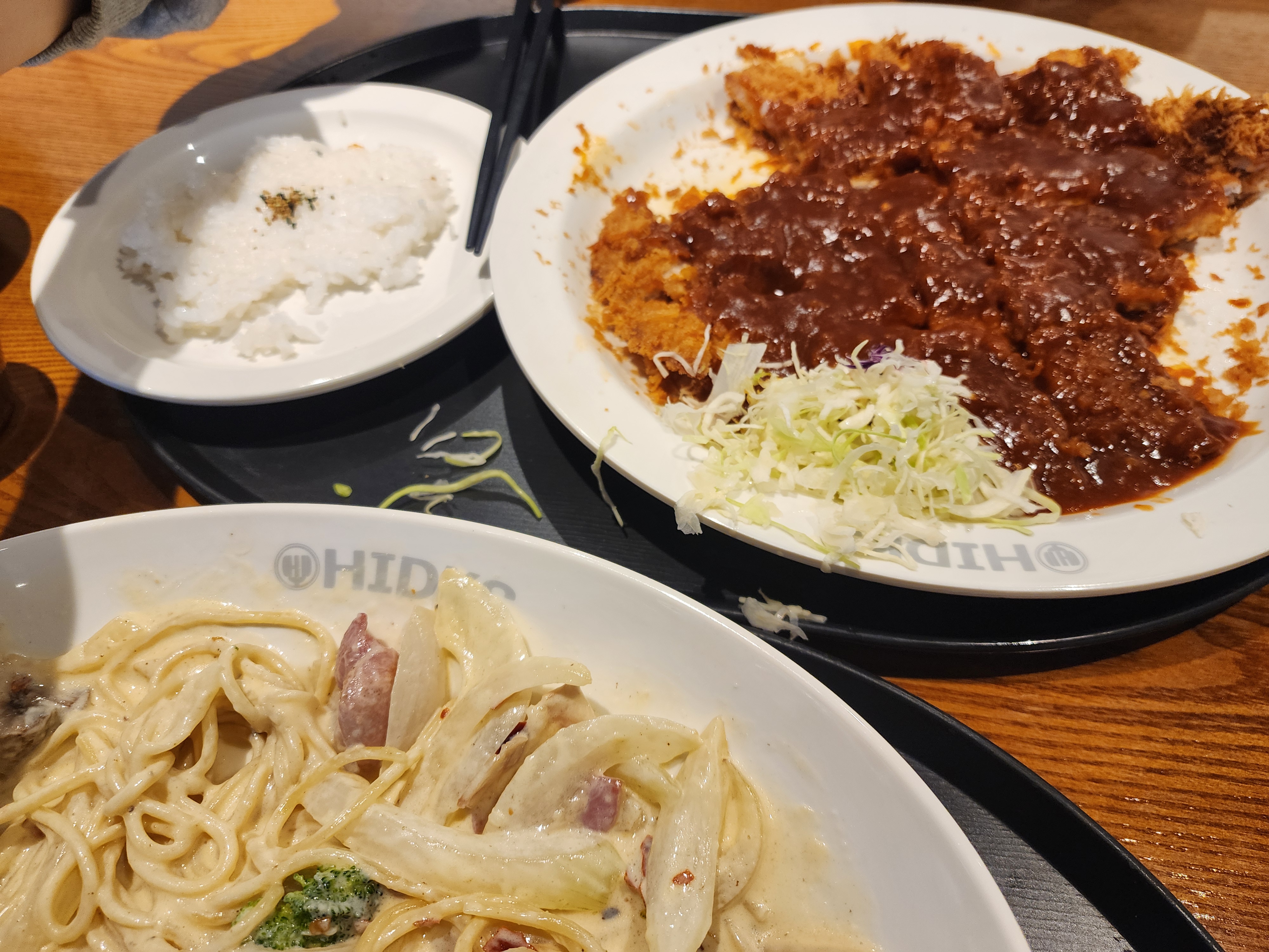 파스타가 매콤하니 딱 좋아요 돈까스도 맛있고요~! - 성수 맛집 홍익돈까스 성수직영점