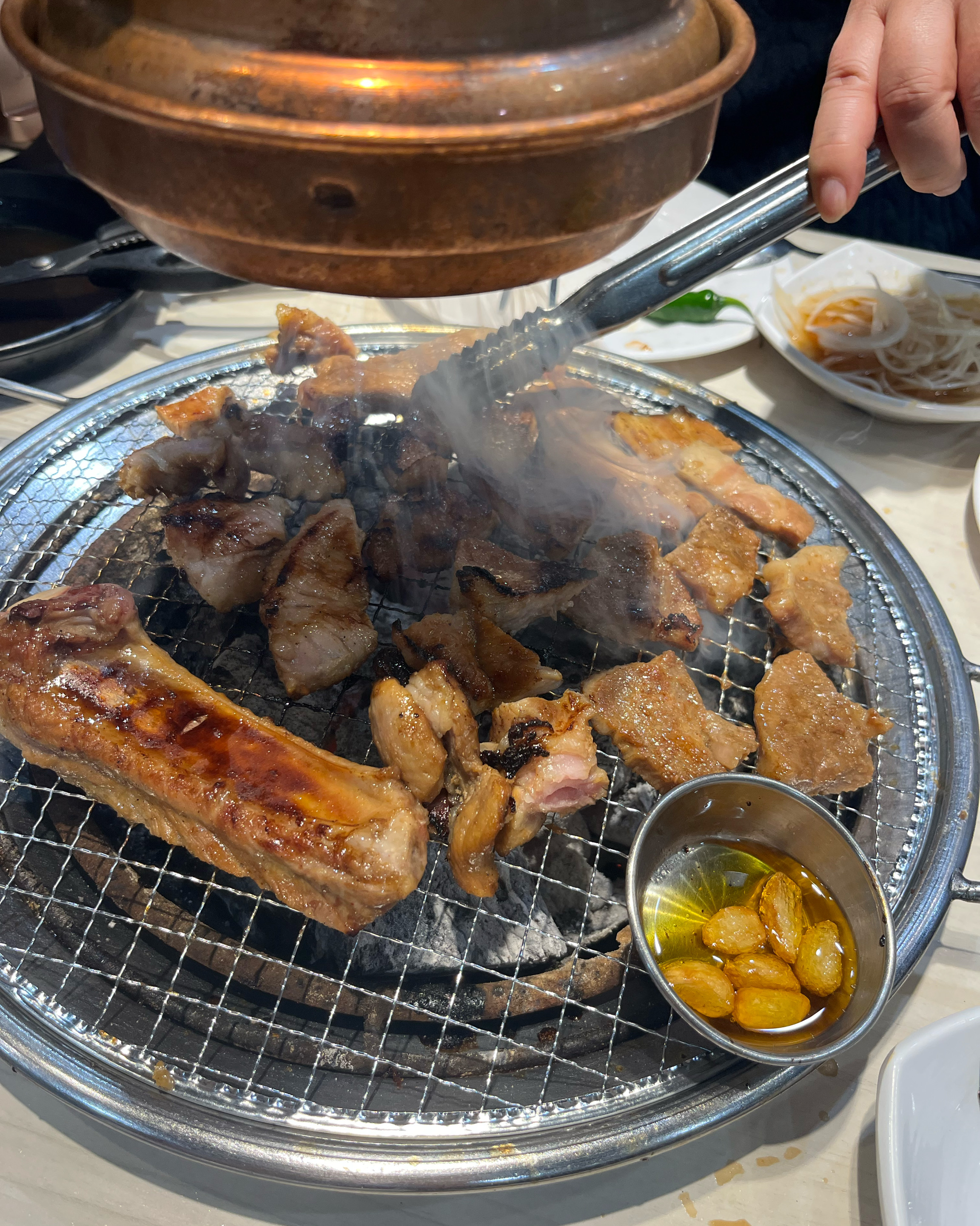 양념갈비, 닭갈비, 삼겹살 모두 먹을 수 있어서 정말 좋아요! 된장찌개, 냉면도 너무 맛있