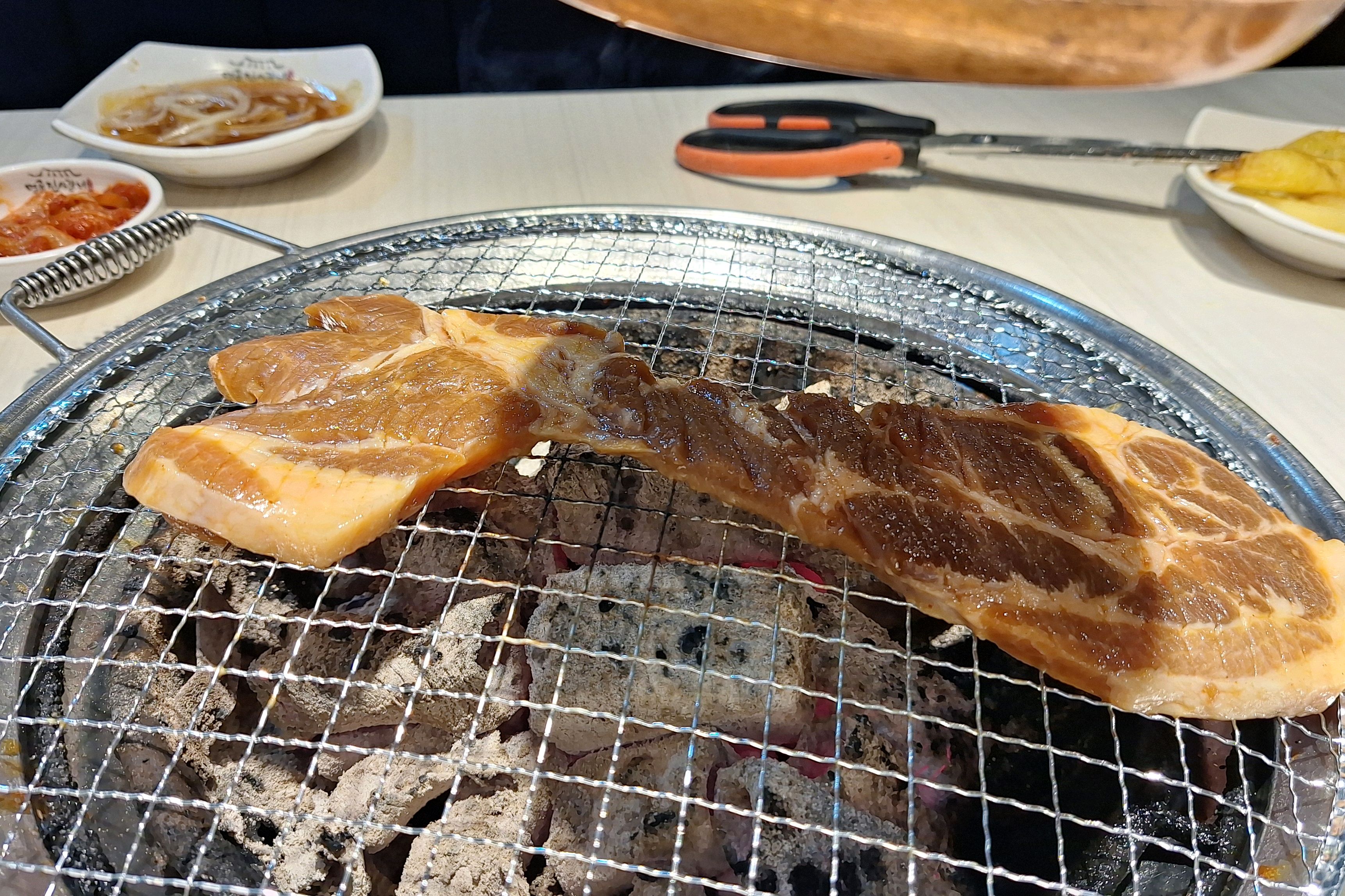 고기 질이 좋고 너무 맛있어요 편한분위기에서 부담없이 먹었어용🥹❤ - 구래동 맛집 명륜진사갈비 김포구래점