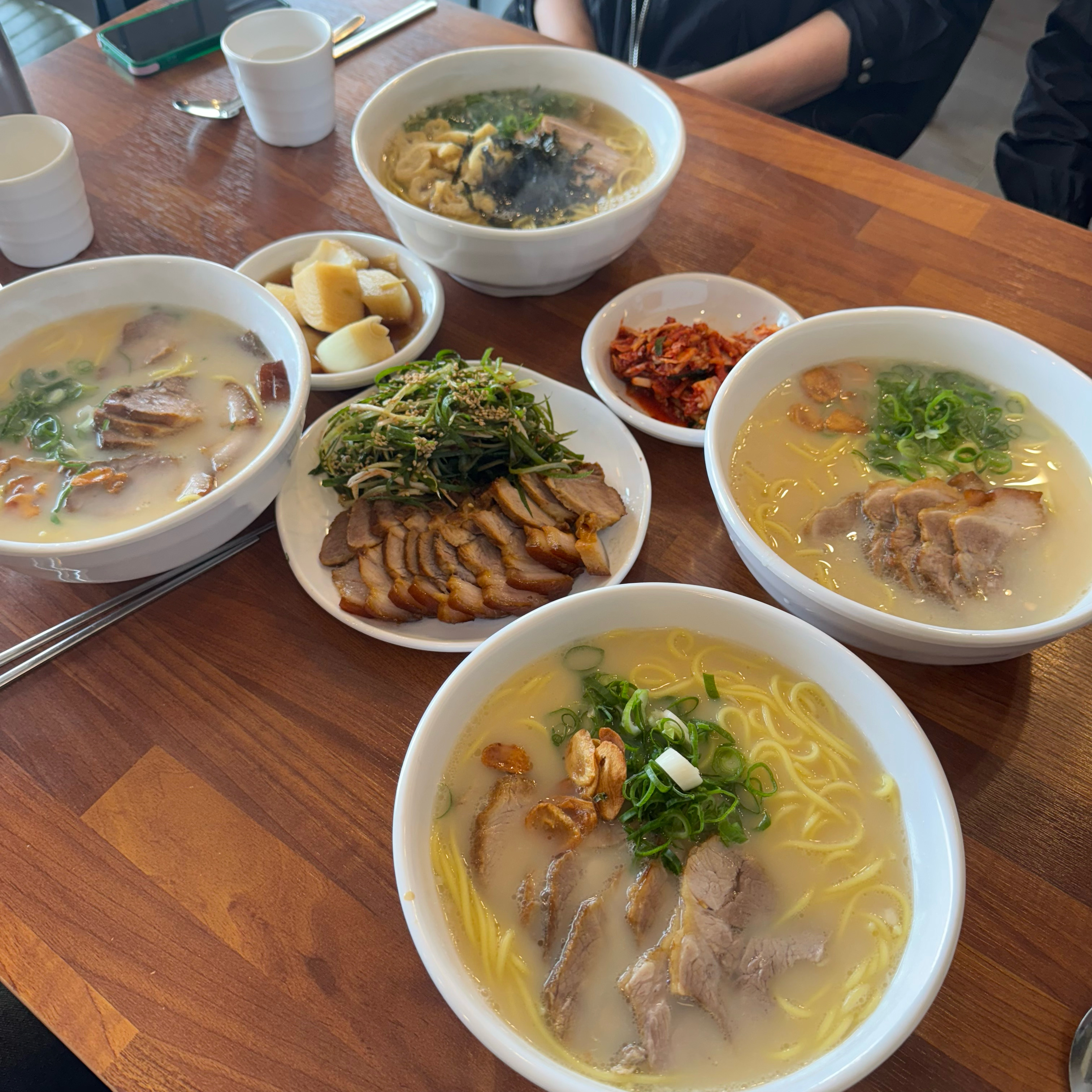 맛있고 가격이 착하고 양도 많고 고기가 야들야들 아주 좋아요!! 강추! - 제주 맛집 언덕집국수
