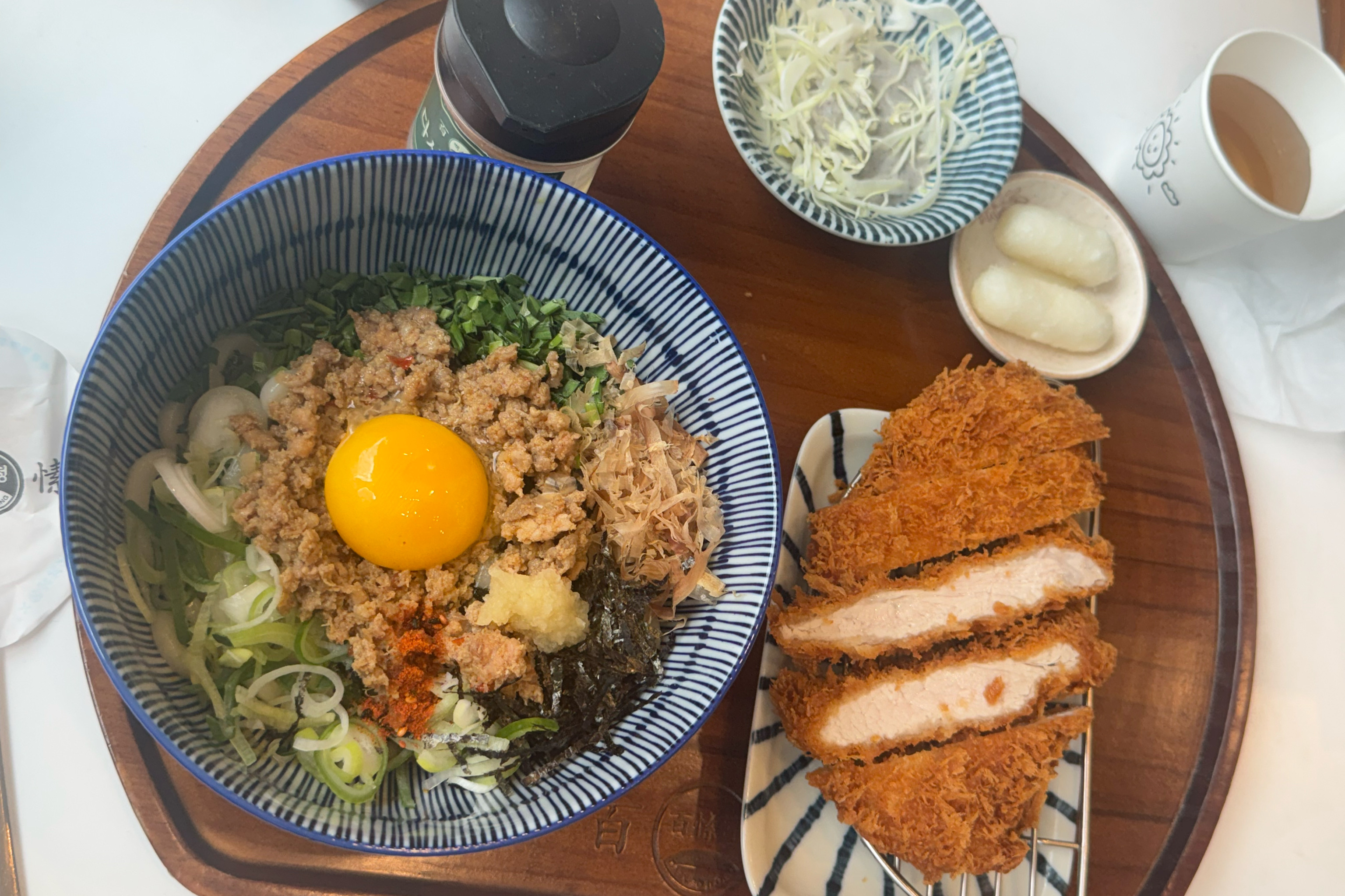 매장이 넓고 통유리라 창가자리에서 먹기 좋아요! 직원분들도 친절하시고 음식도 맛있어요!💓역