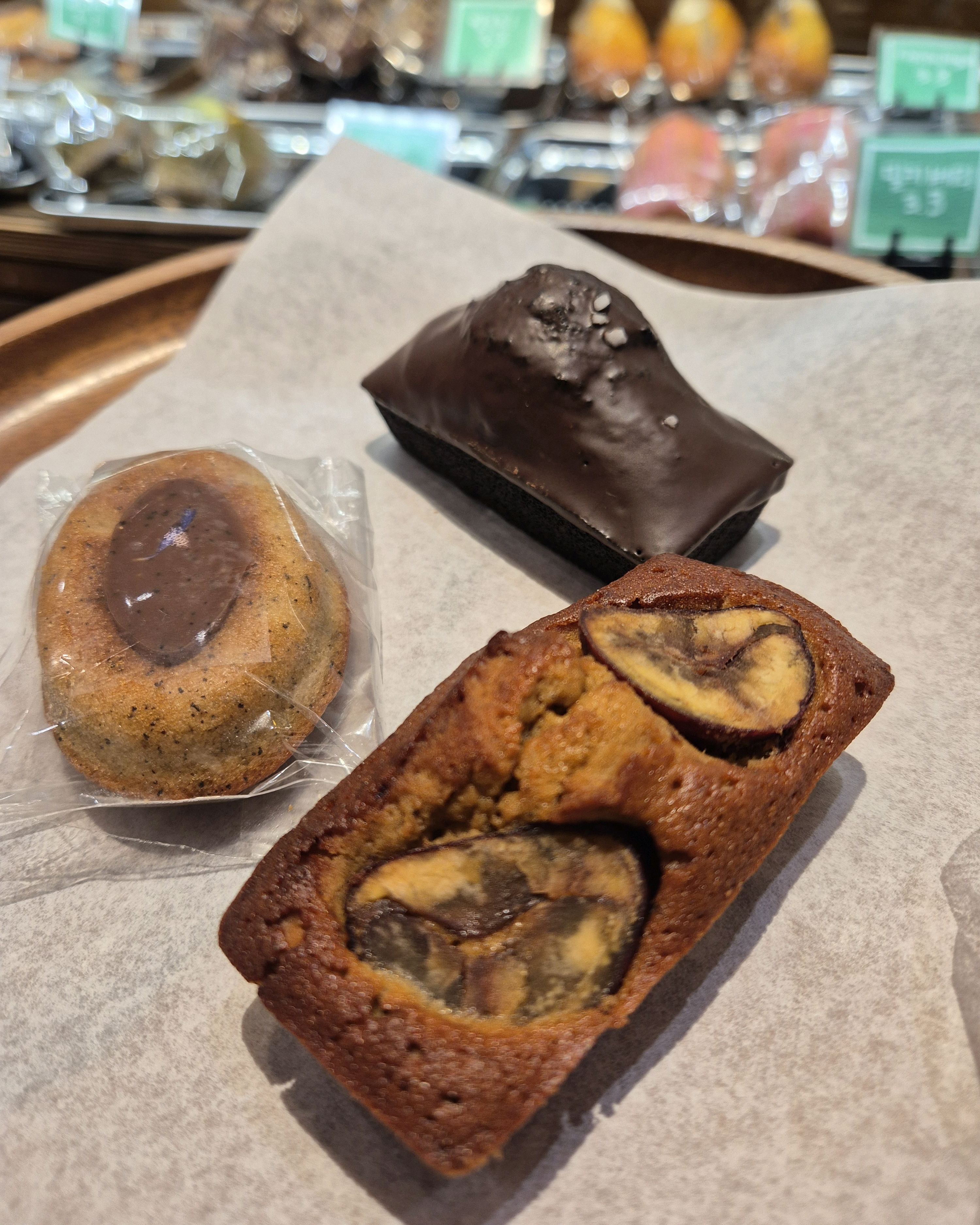 저번에 사먹었는데 너무 맛있어서 또왔어요 ><!!! 다음에도 또오려고요! - 불당동 맛집 제과상점