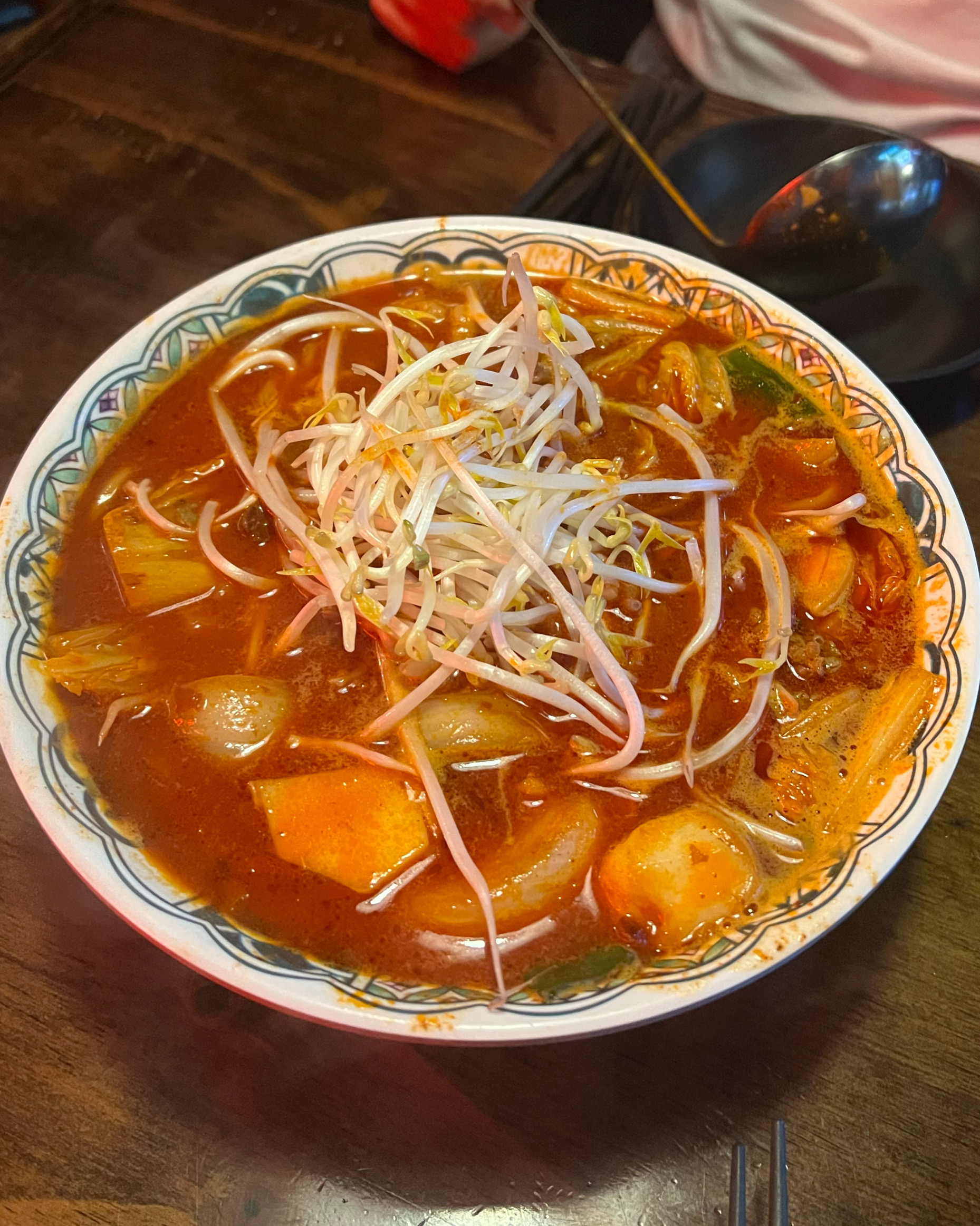 우육면은 고기짬뽕 느낌나고 맛있어용 계란탕은 속이 뜨끈하고 버섯이 맛있어요 하이볼도 달고