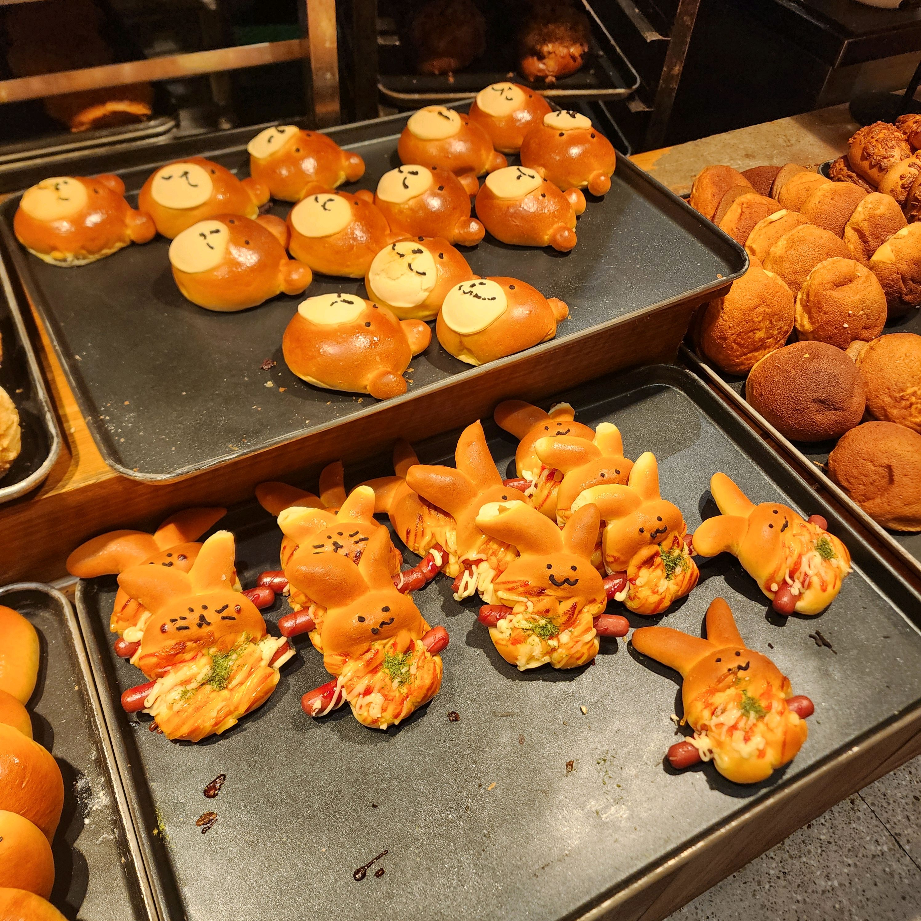 롯데점 줄이 너무너무 길었어요 ㅠㅠ 성심당케잌부띠끄는 그래도 줄 서있을만 했고 그냥 성심당