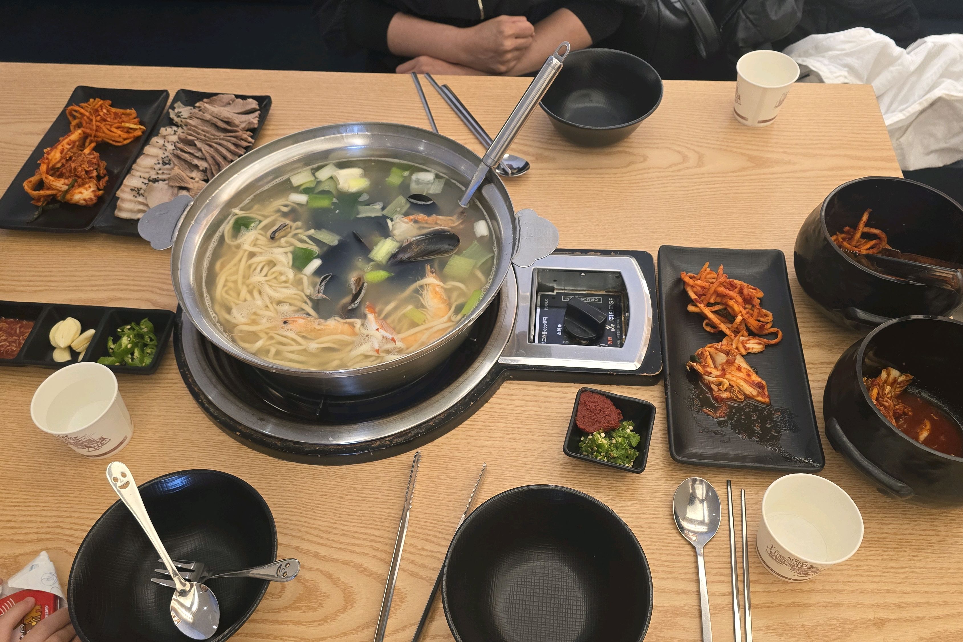 집근처라 그냥 방문했는데 너무 맛있네요... - 불당동 맛집 궁전해물칼국수 천안불당점
