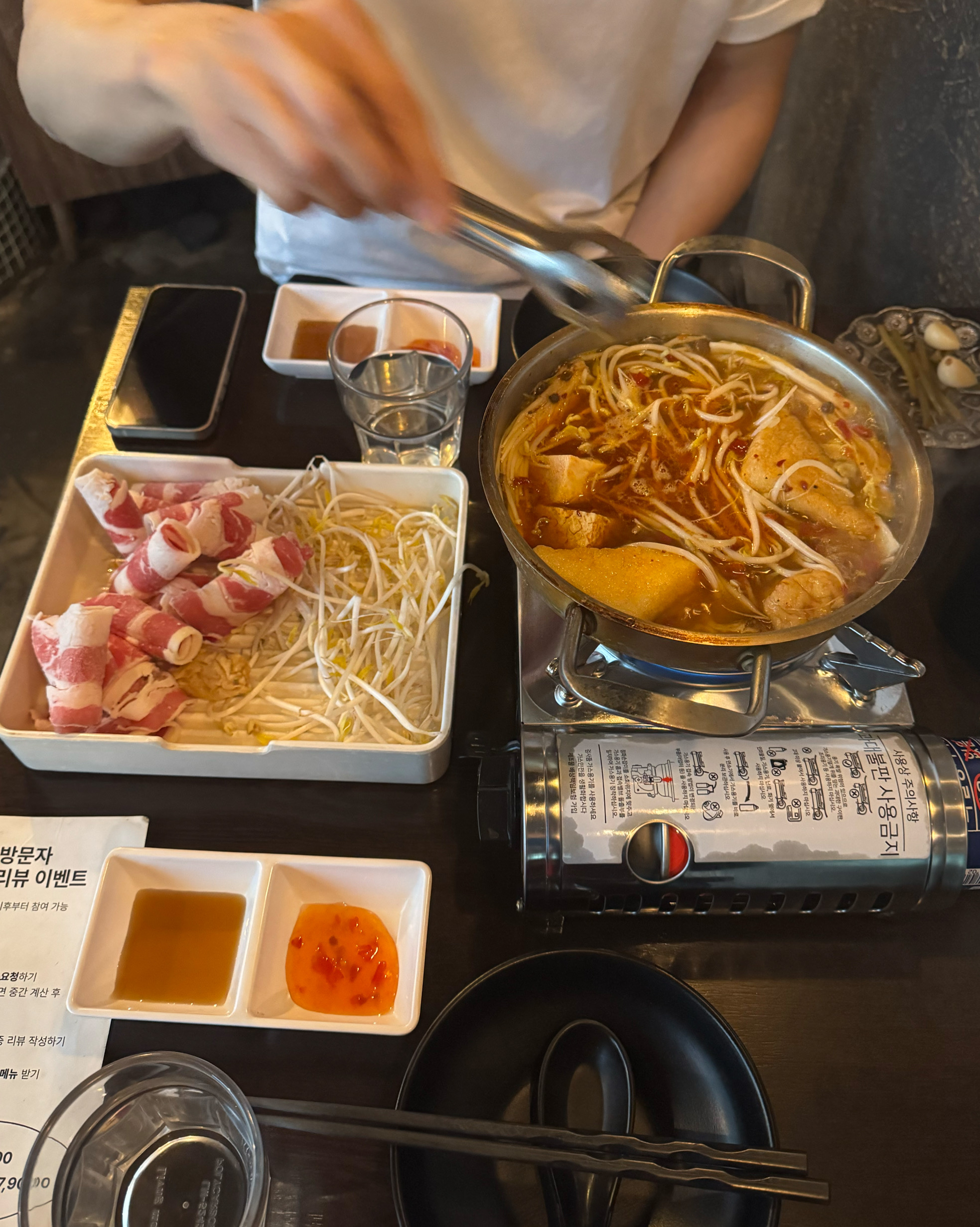 망원역 맛집 검색하다가 우연히 들렀는데 분위기도 너무 홍콩스럽고 메뉴들 가격도 다 가성비가