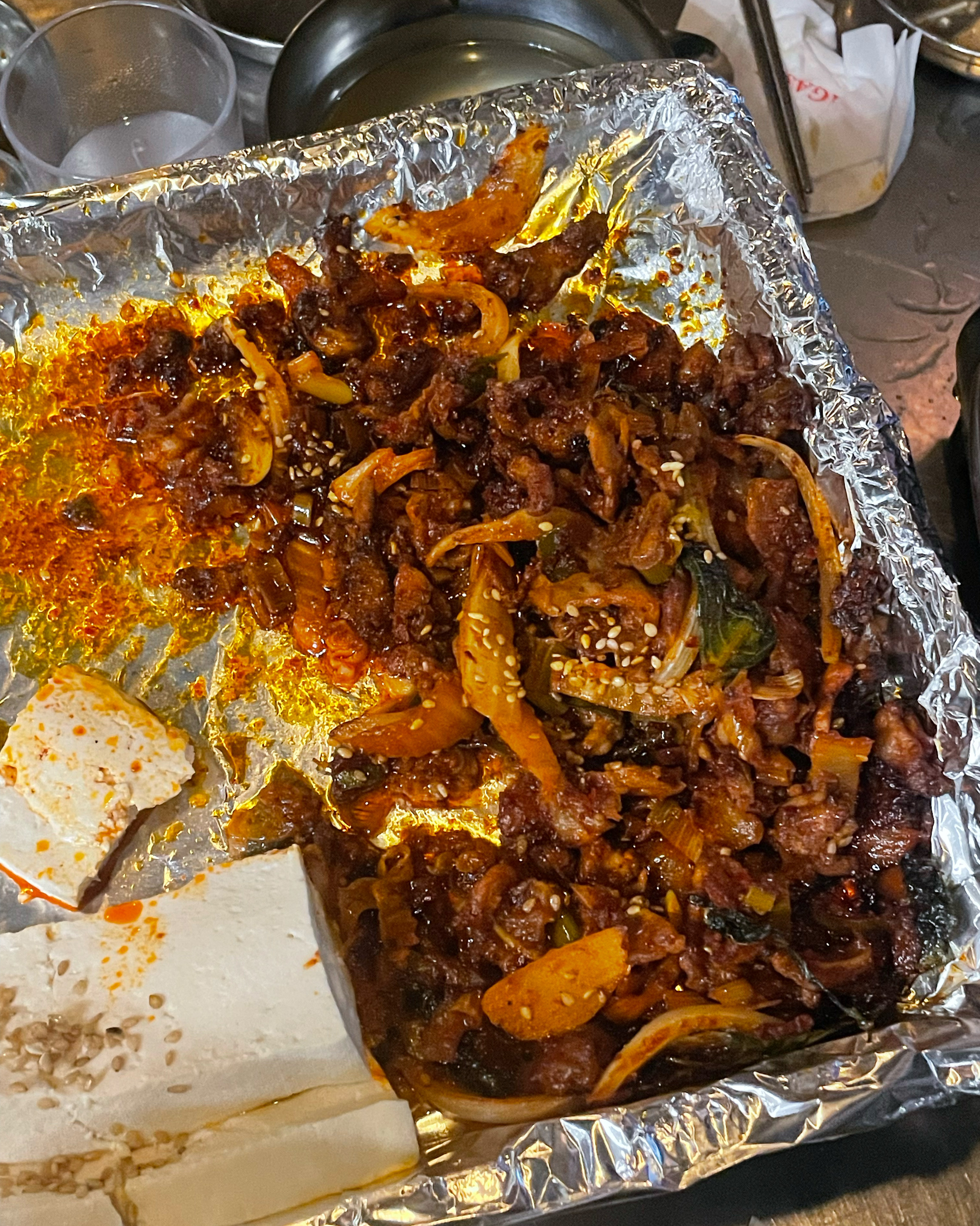 6명 단체모임 했는데 테이블 두 개 붙여주셔서 편하게 이용할 수 있었어요! 사람도 많고 핫