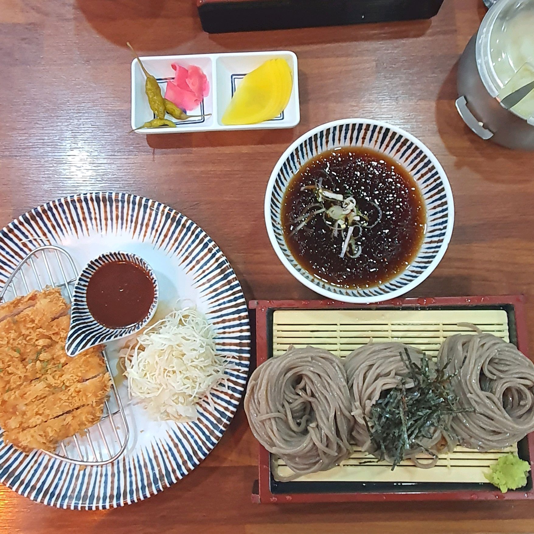 맛이 깔끔하고 양도 푸짐합니다. 인테리어도 좋고 추억 만들기 좋아요 - 융건릉 맛집 삼동소바 화성융건릉점