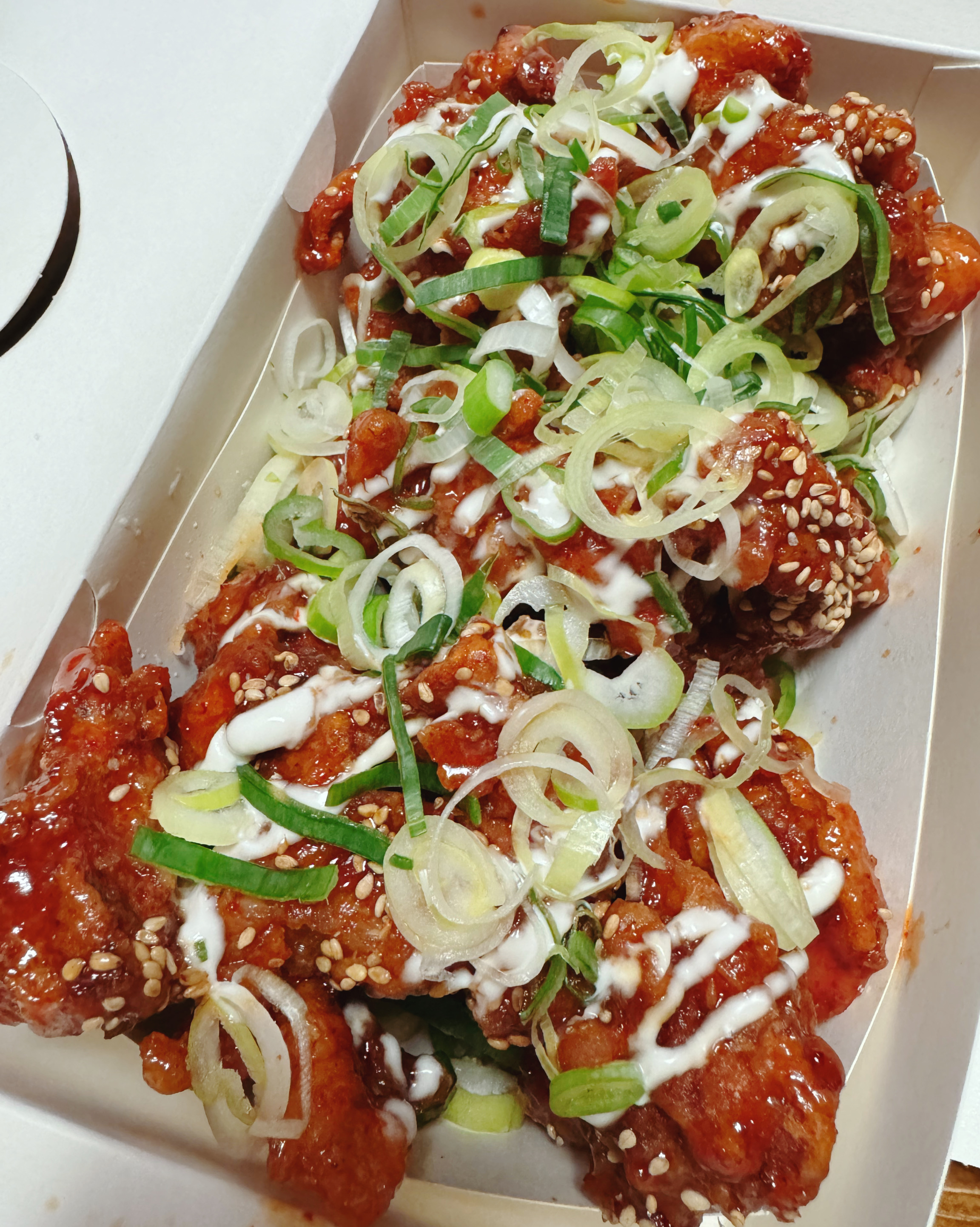 양도 푸짐하고 맛있어요. 바삭바삭하고 닭강정도 순살치킨 느낌으로 큼직하고 닭날개튀김, 고구