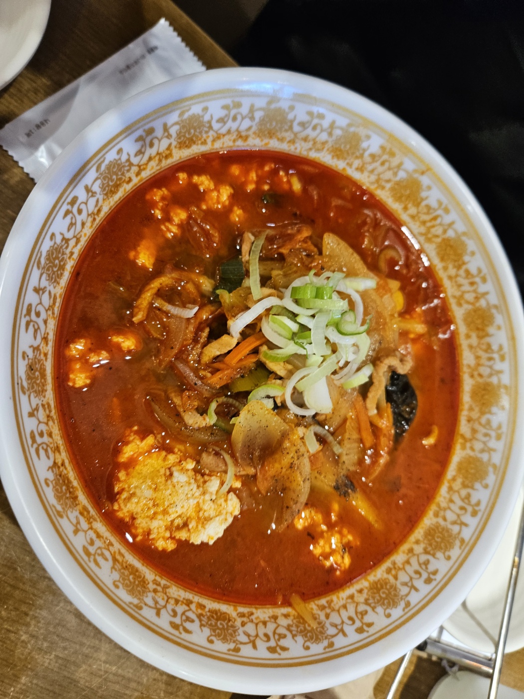 국물이 진해서 더 맛있네요 아이들이 먹을 자장면 메뉴가 있어 왔습니다 한시간40분을 기다려