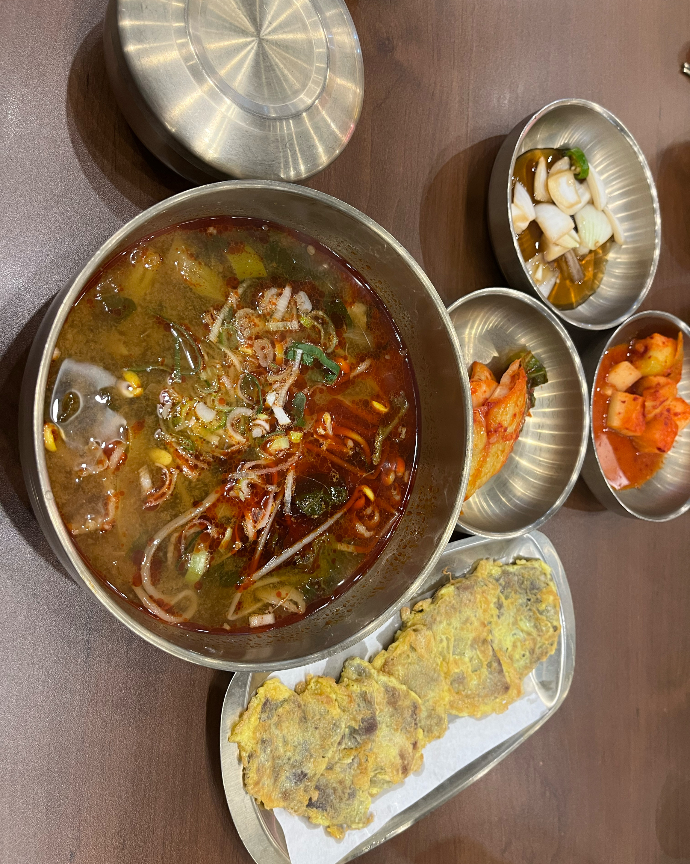 국밥집 찾다가 육전과 국밥 판다고 해서 방문했어요!!! 소고기 국밥과 육전 정식 시켜보았는