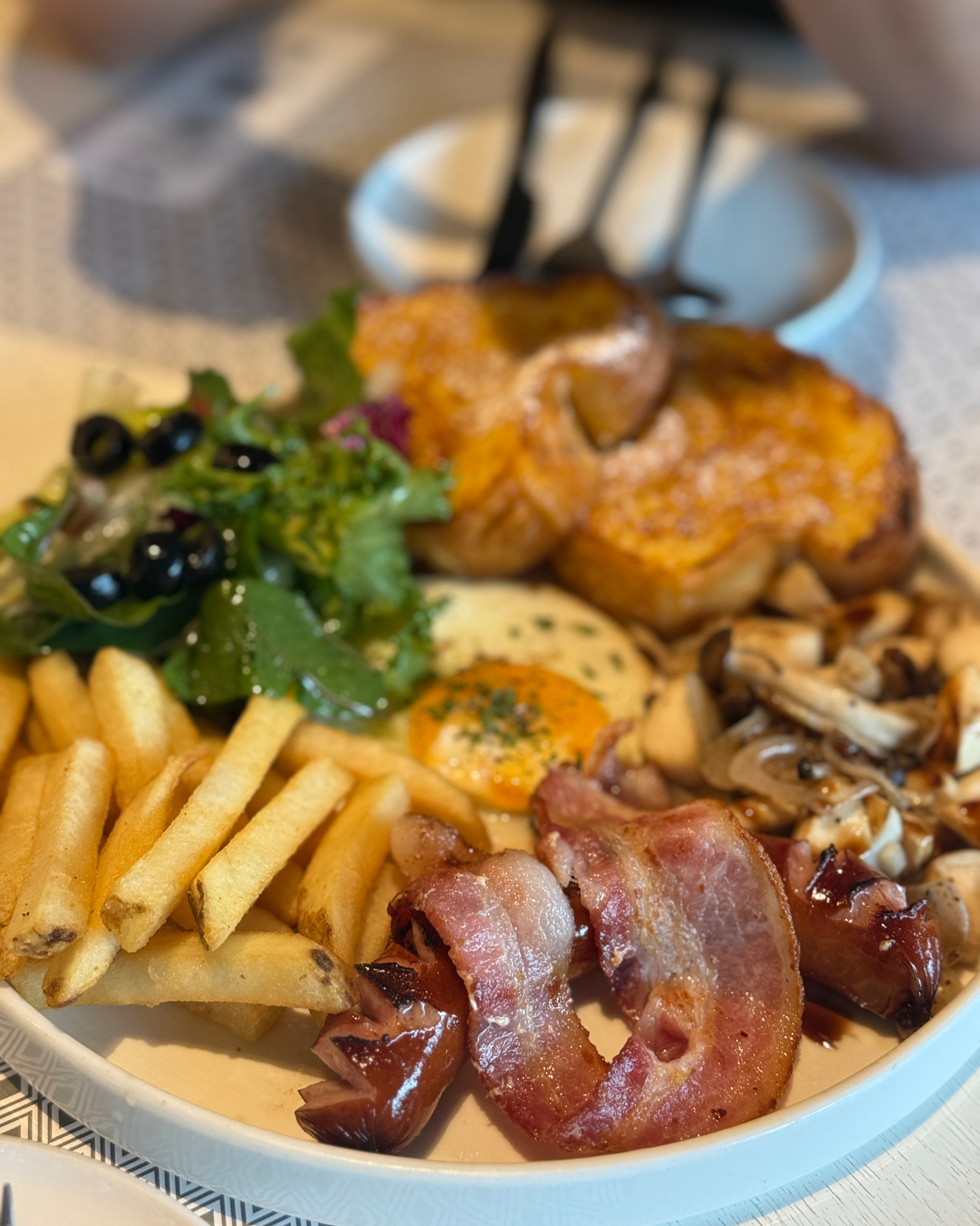 브런치가 유명해서 방문하였는데 보기에도 좋고 양도많아서 좋았어요☺️👍 - 대구 맛집 준브로수성못