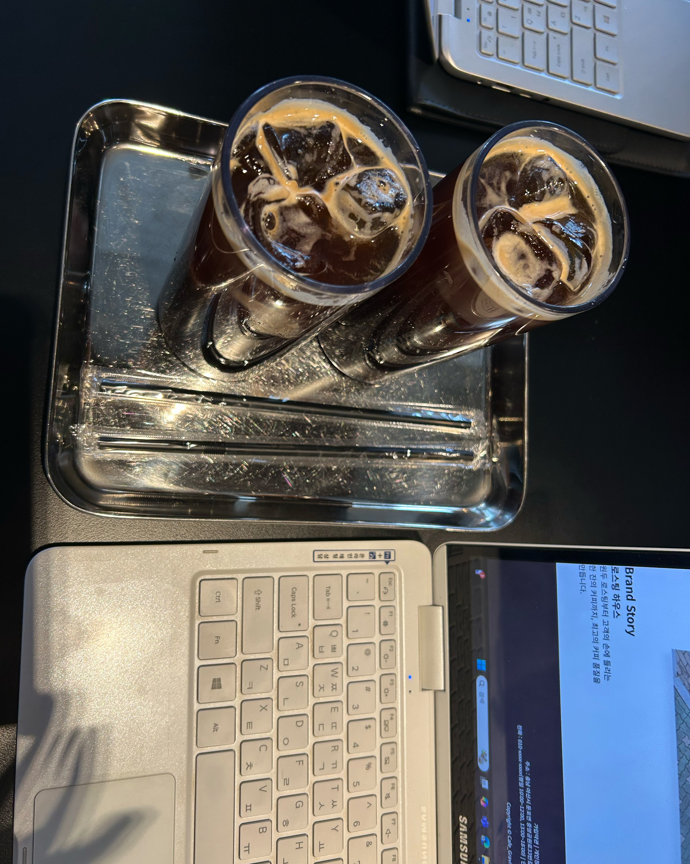 카페 탐방하러 친구랑 천안 방방곡곡 다 돌아다녀봤는데 여기가 분위기 젤 맘에 들어요! 조용