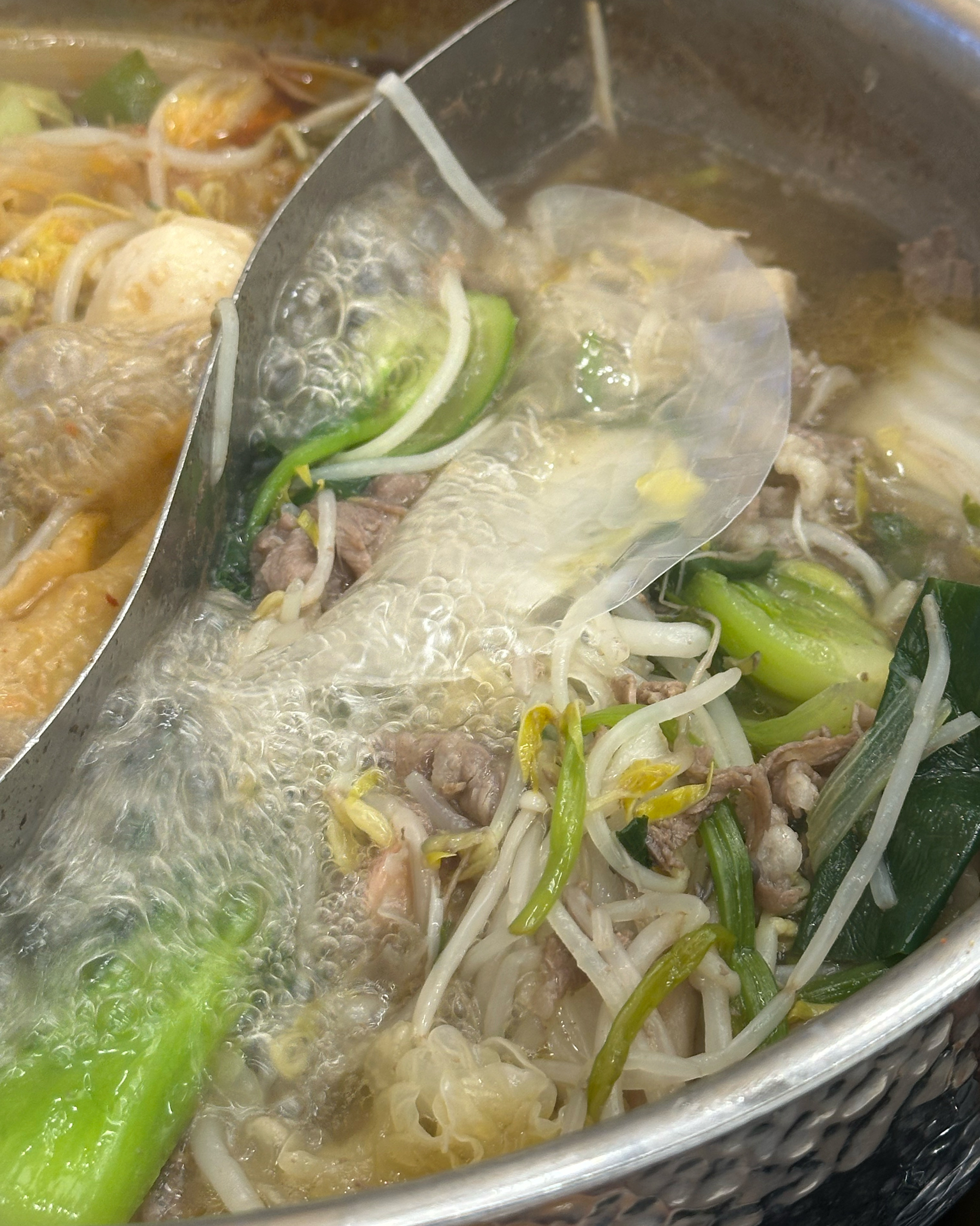 웨이팅이 있긴하지만 생각보다 줄이 빨리 줄어들고 너무 맛있고 좋은 음식들이 많이 있습니다.
